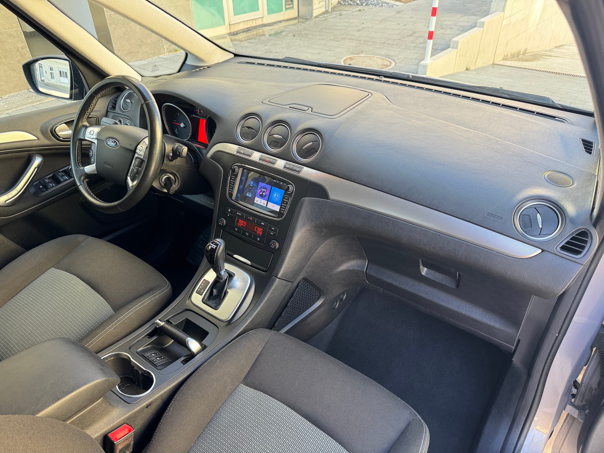 FORD Galaxy 2.0 TDCi Family-Edition PowerShift-image-11