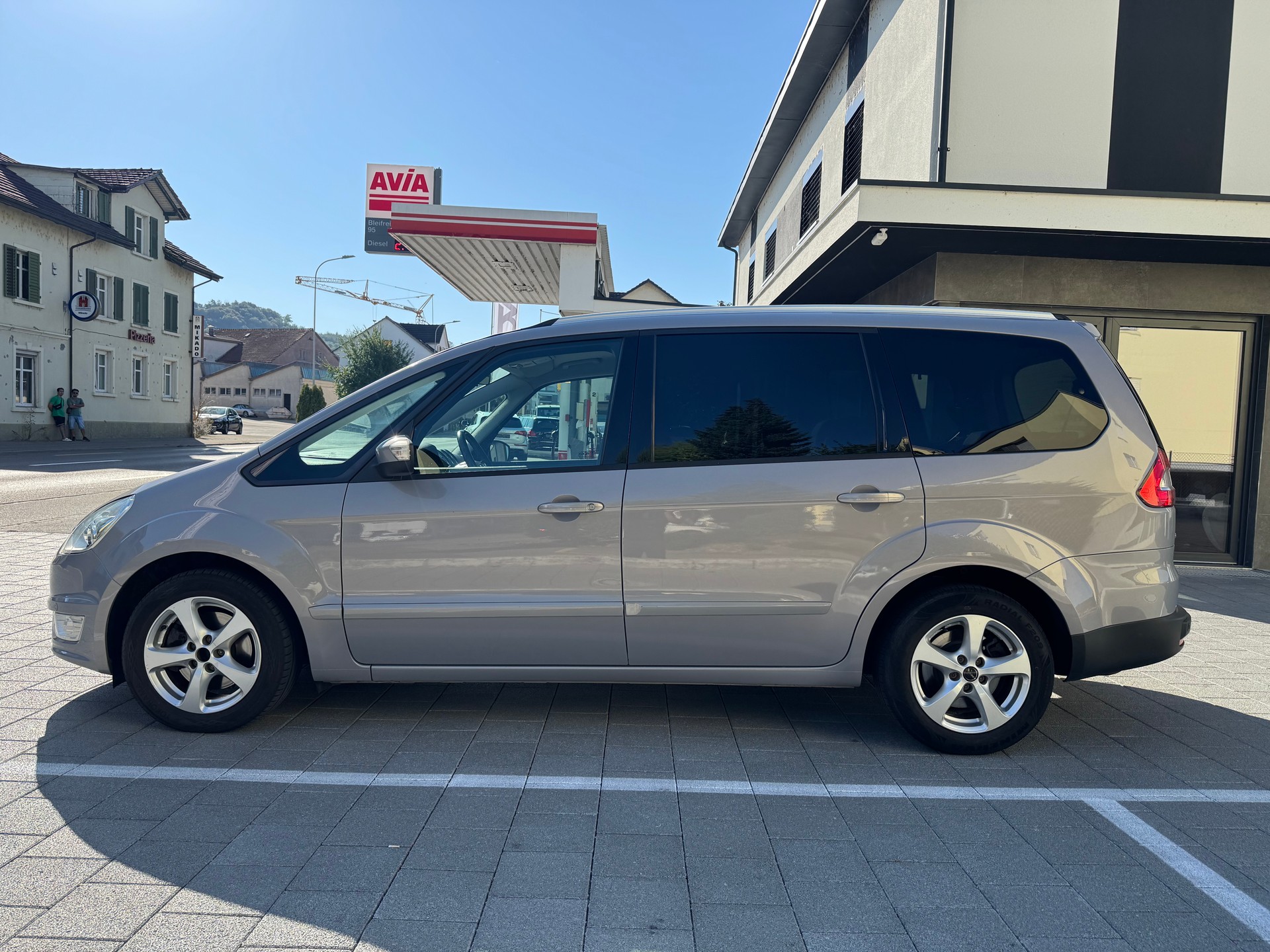 FORD Galaxy 2.0 TDCi Family-Edition PowerShift-showroom-element-1