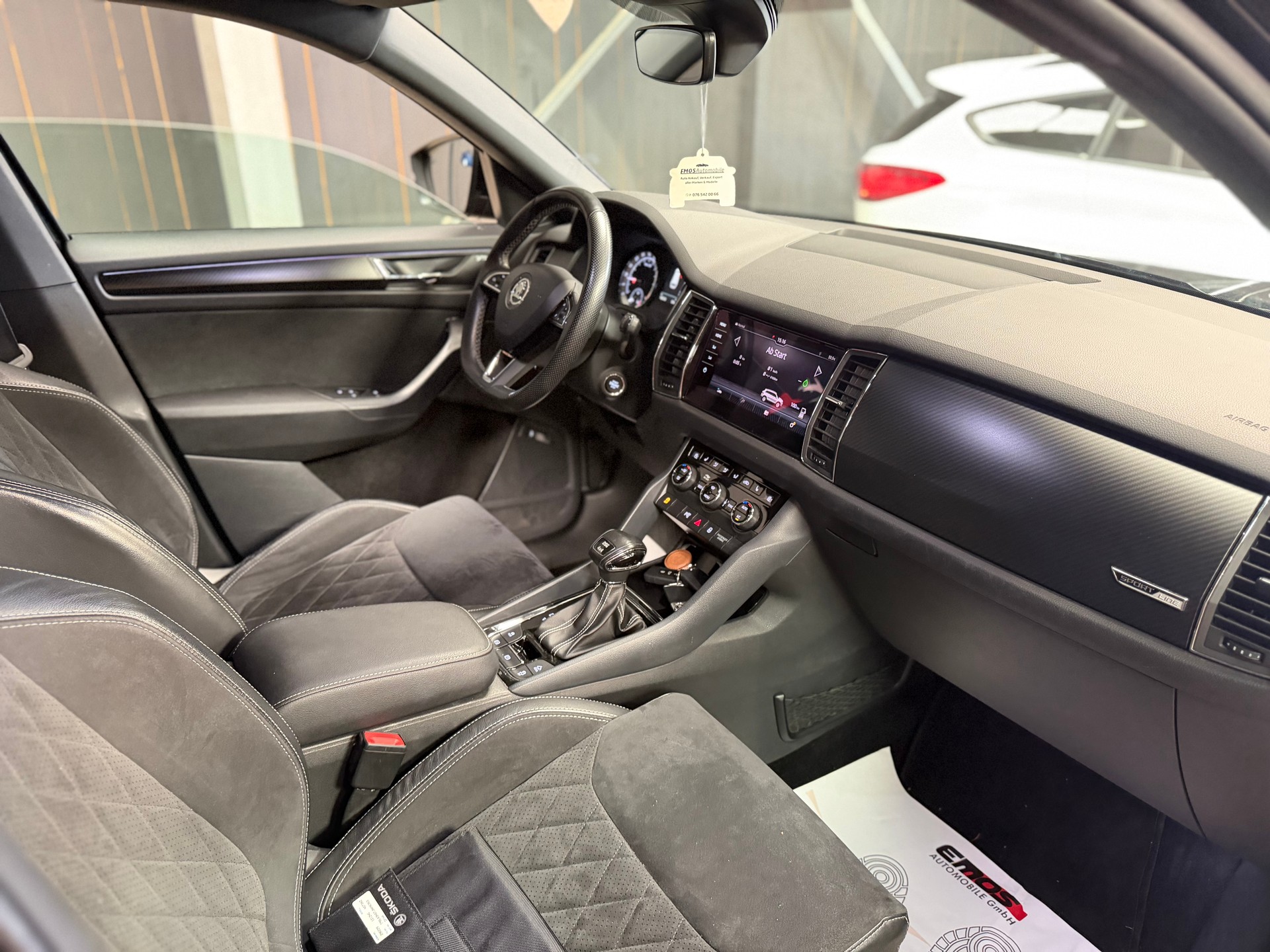 SKODA Kodiaq 2.0 TDI CR Sport Line 4x4 DSG ** 7 Plätz **-image-8