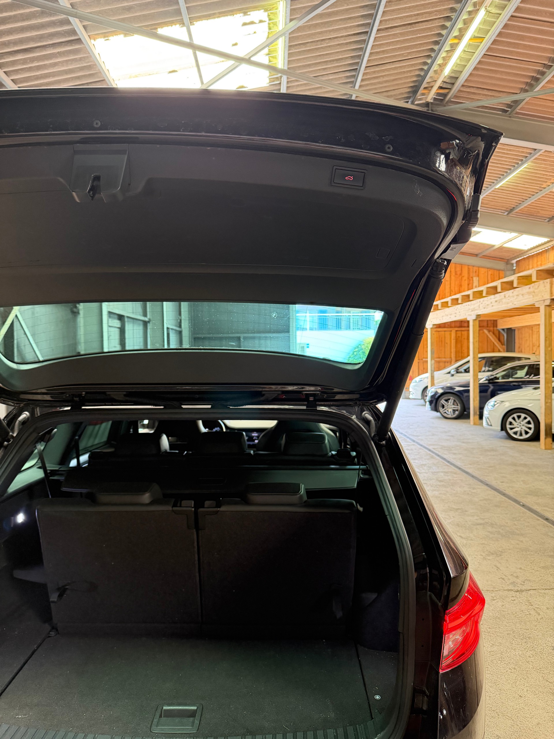 SKODA Kodiaq 2.0 TDI CR Sport Line 4x4 DSG ** 7 Plätz **-image-12