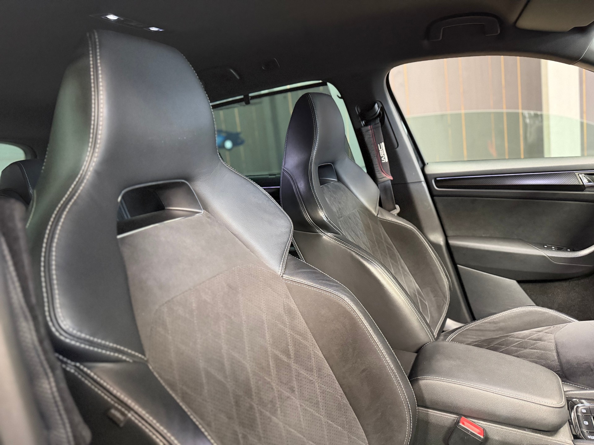 SKODA Kodiaq 2.0 TDI CR Sport Line 4x4 DSG ** 7 Plätz **-image-11