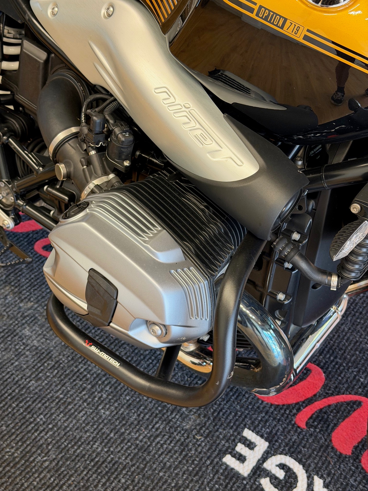 BMW R nineT Scrambler ABS-image-8