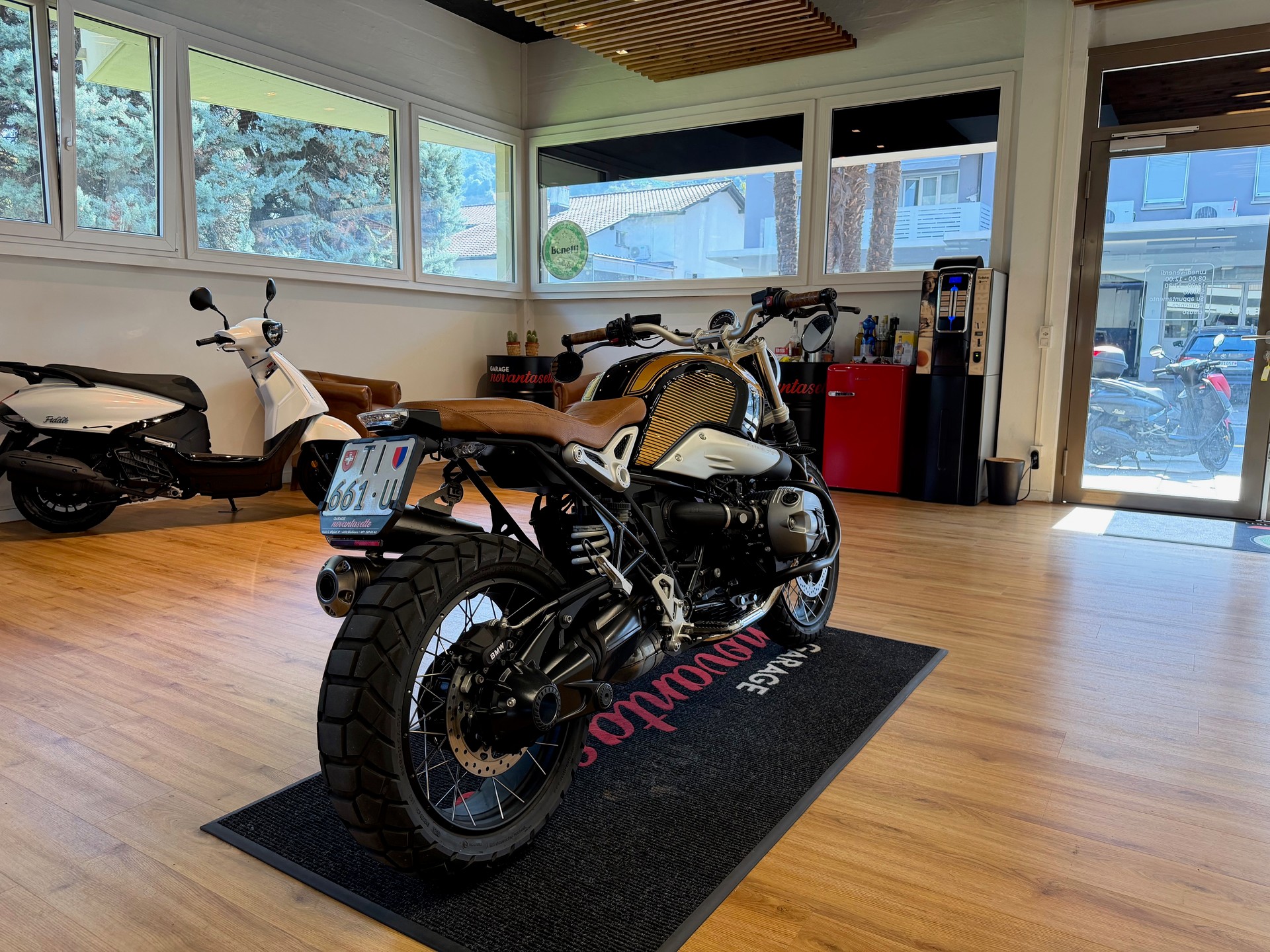 BMW R nineT Scrambler ABS-image-3