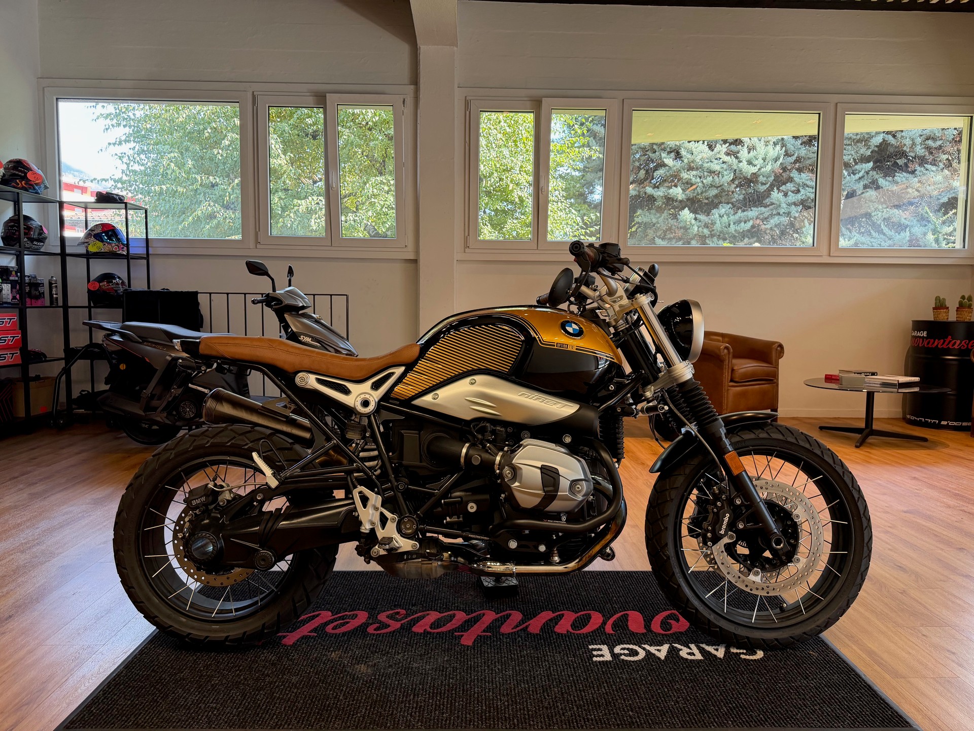 BMW R nineT Scrambler ABS-image-2