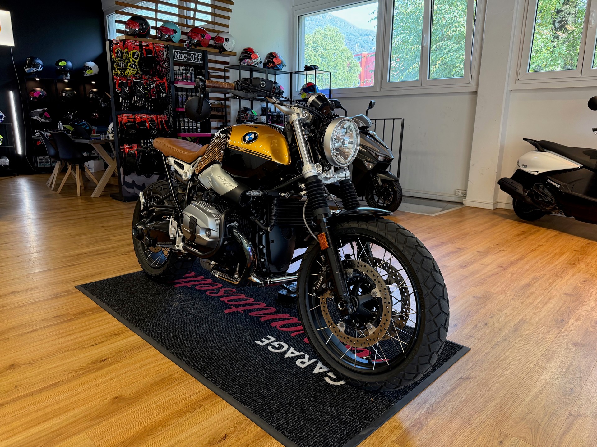 BMW R nineT Scrambler ABS-image-1