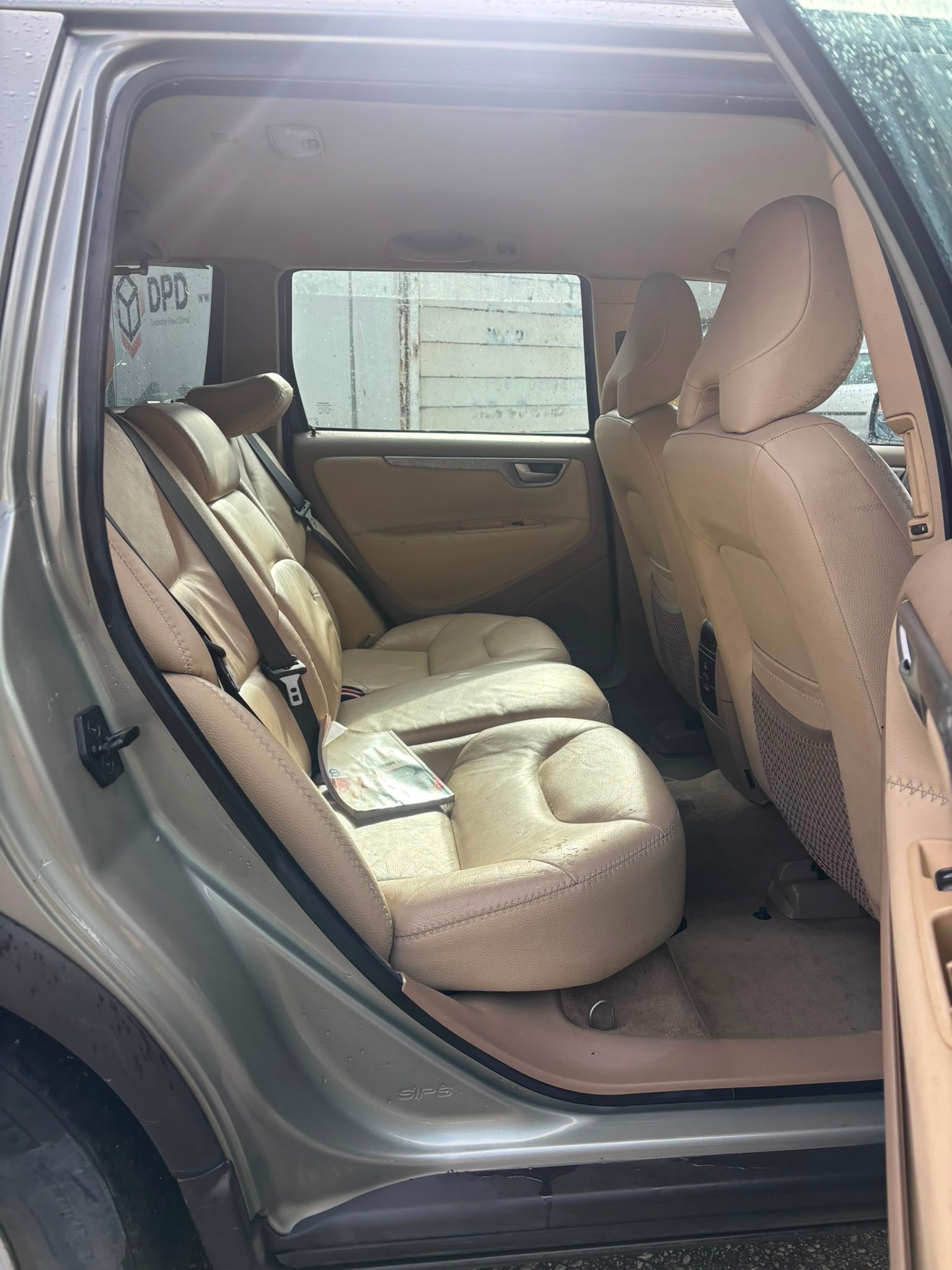 VOLVO XC70 D5 AWD Momentum-image-10