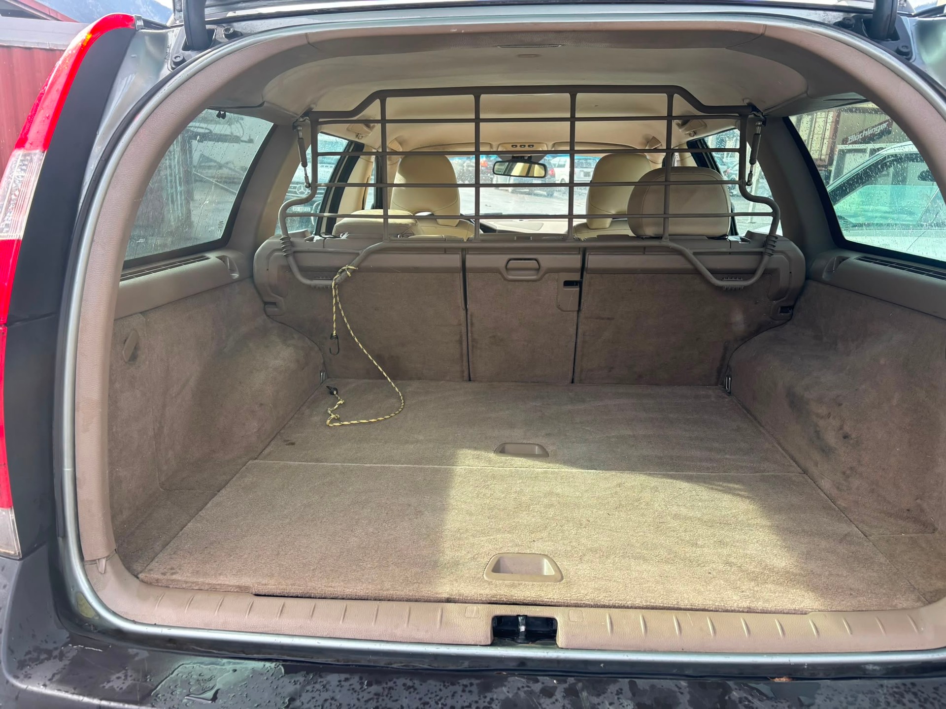 VOLVO XC70 D5 AWD Momentum-image-8