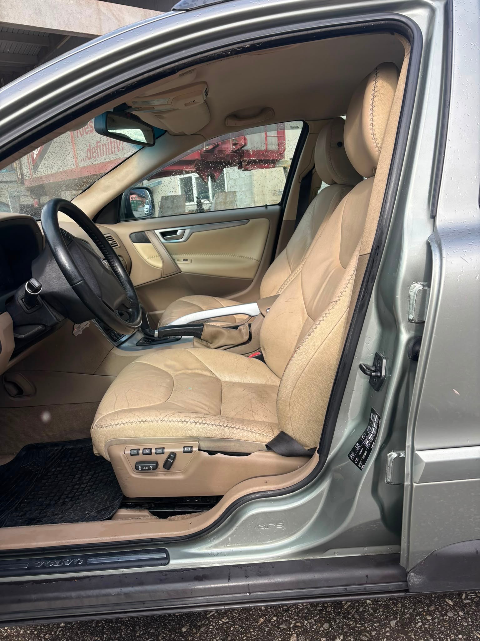 VOLVO XC70 D5 AWD Momentum-image-6