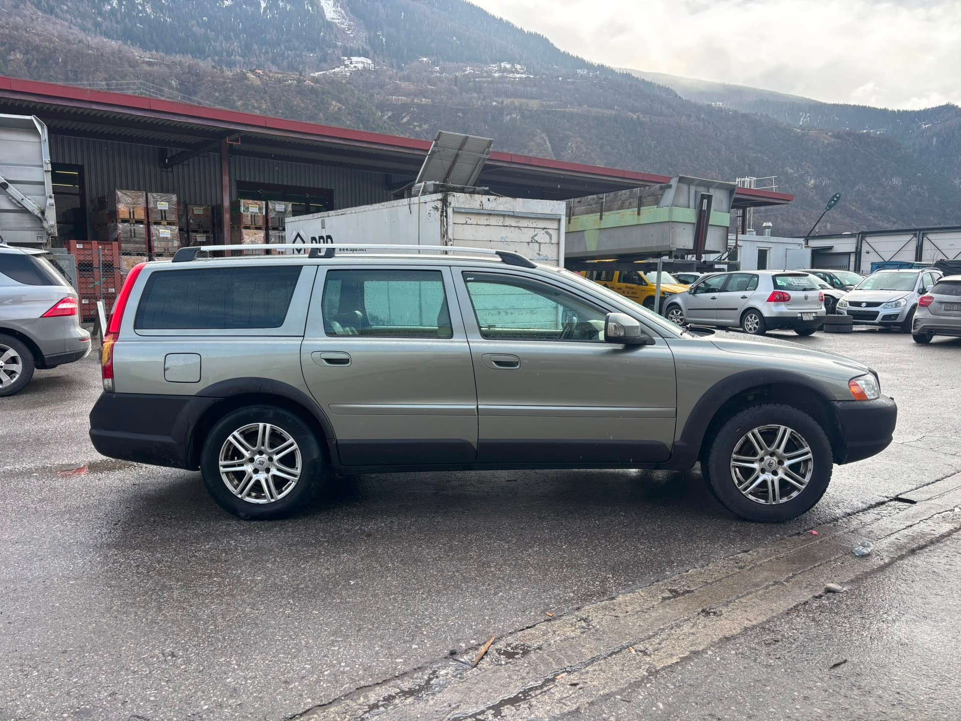 VOLVO XC70 D5 AWD Momentum-image-2