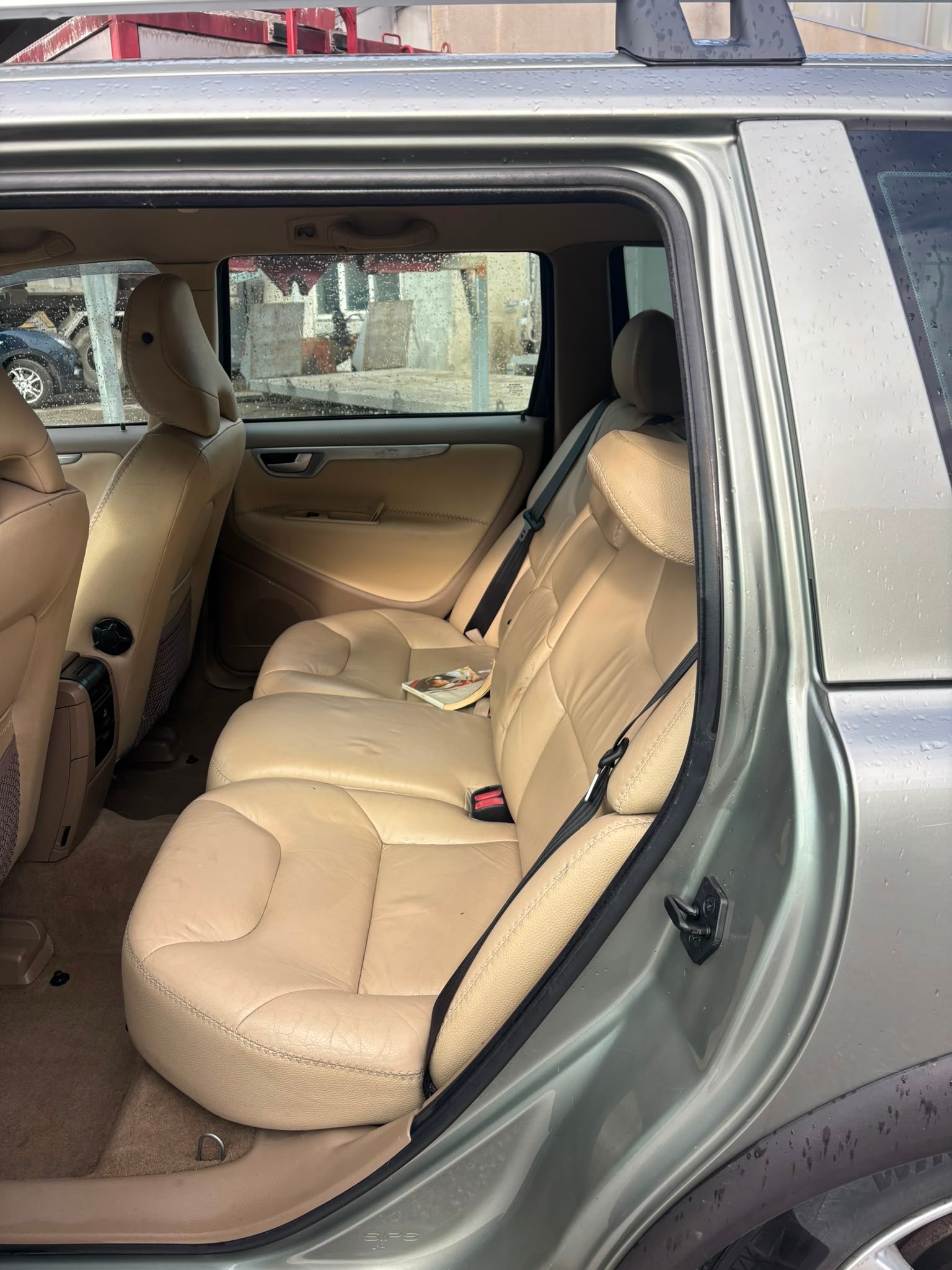 VOLVO XC70 D5 AWD Momentum-image-9