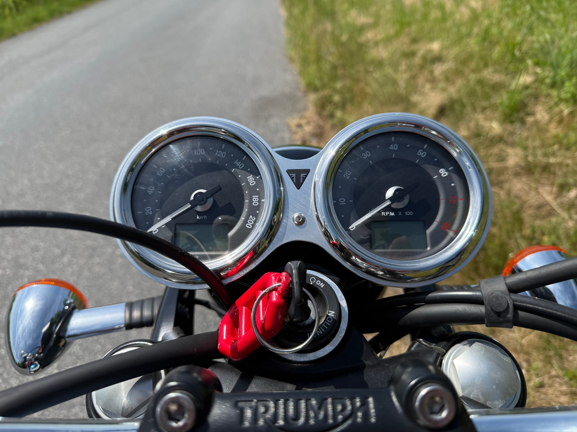 TRIUMPH Bonneville T120 ABS-image-5