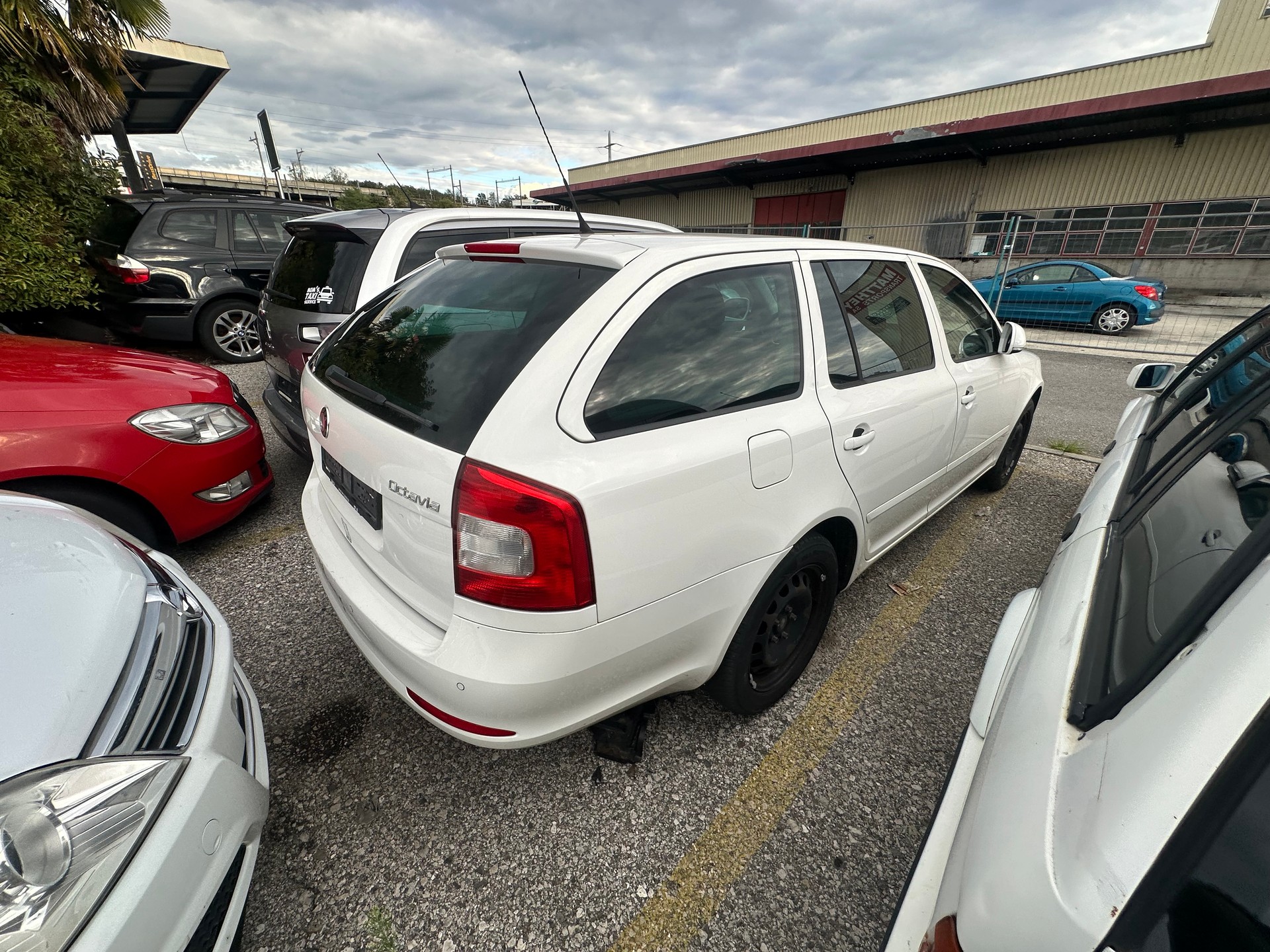 SKODA Octavia Combi 1.4 TSI Elegance DSG-image-5