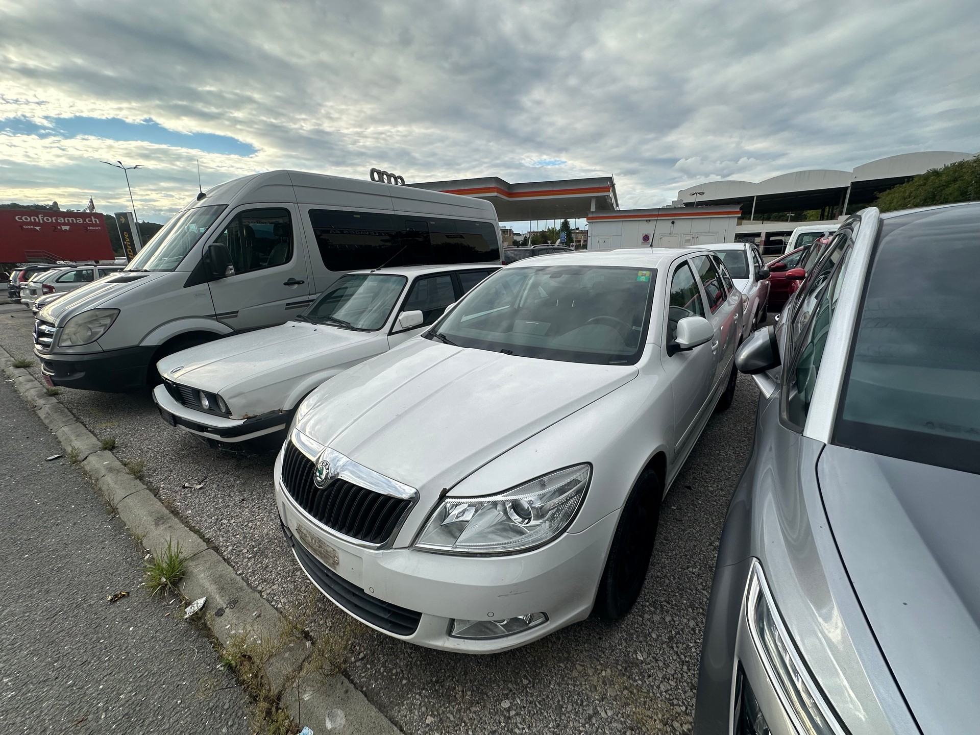 SKODA Octavia Combi 1.4 TSI Elegance DSG-image-1