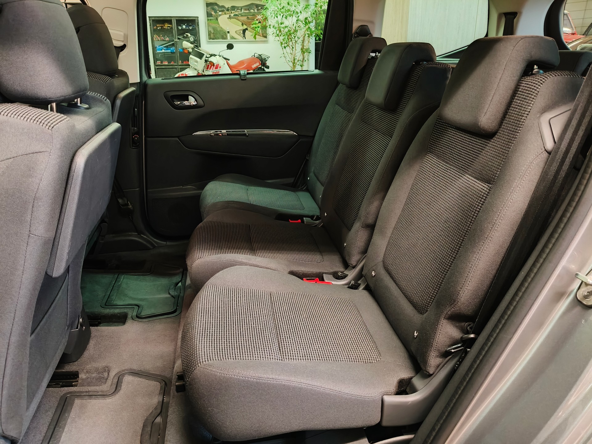 PEUGEOT 5008 2.0 HDI Business Tiptronic-image-18