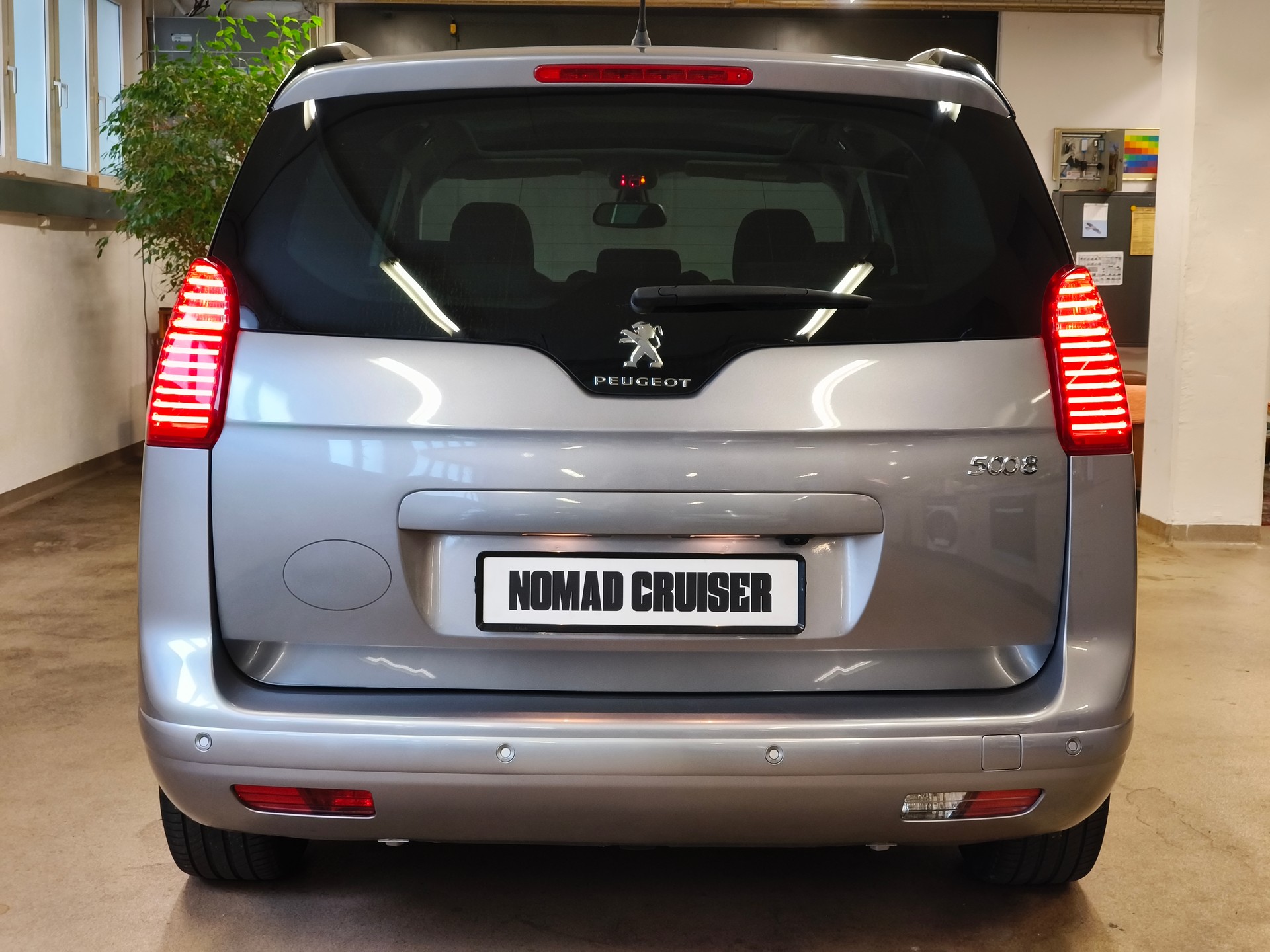 PEUGEOT 5008 2.0 HDI Business Tiptronic-image-11