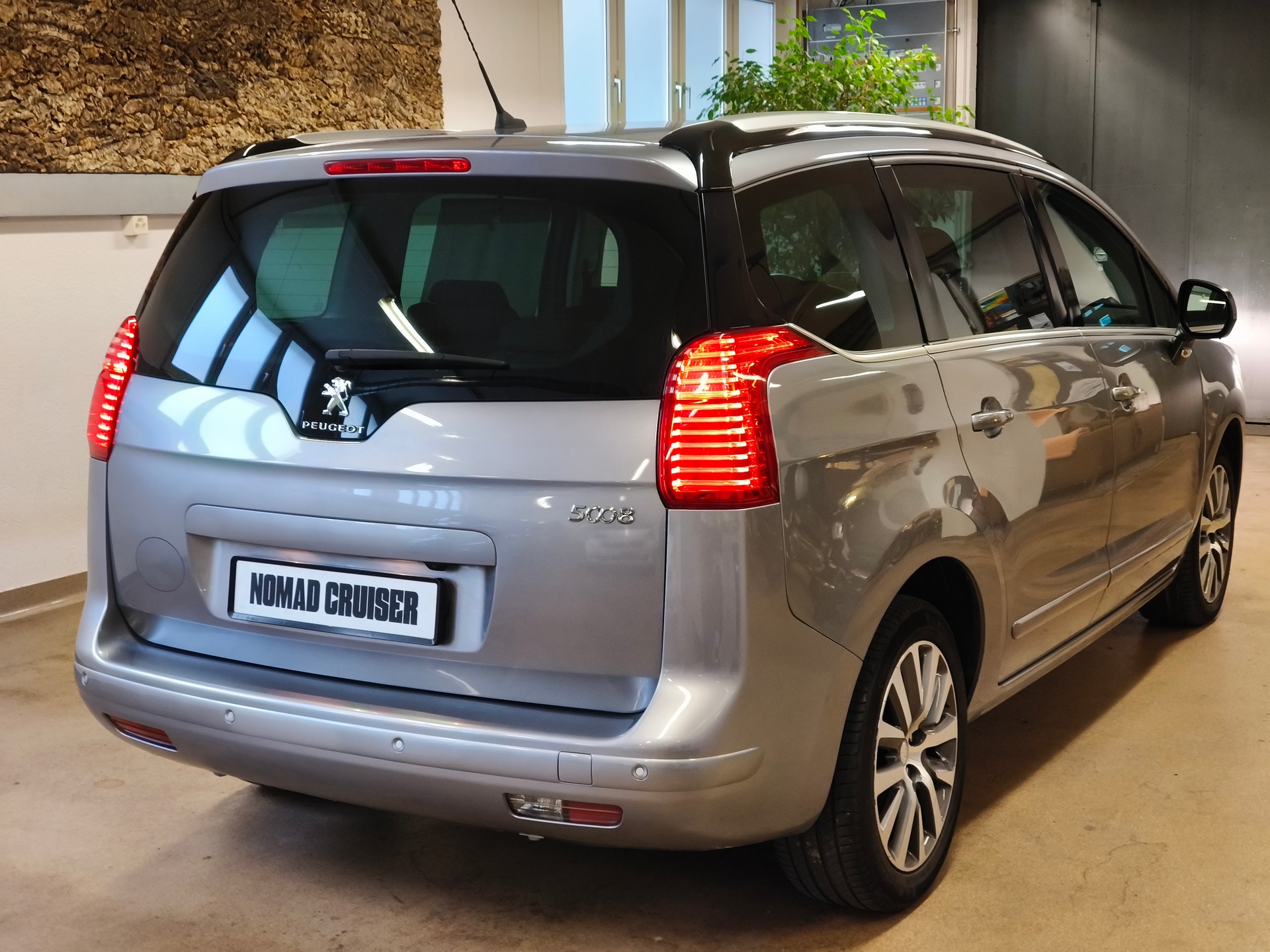 PEUGEOT 5008 2.0 HDI Business Tiptronic-image-8