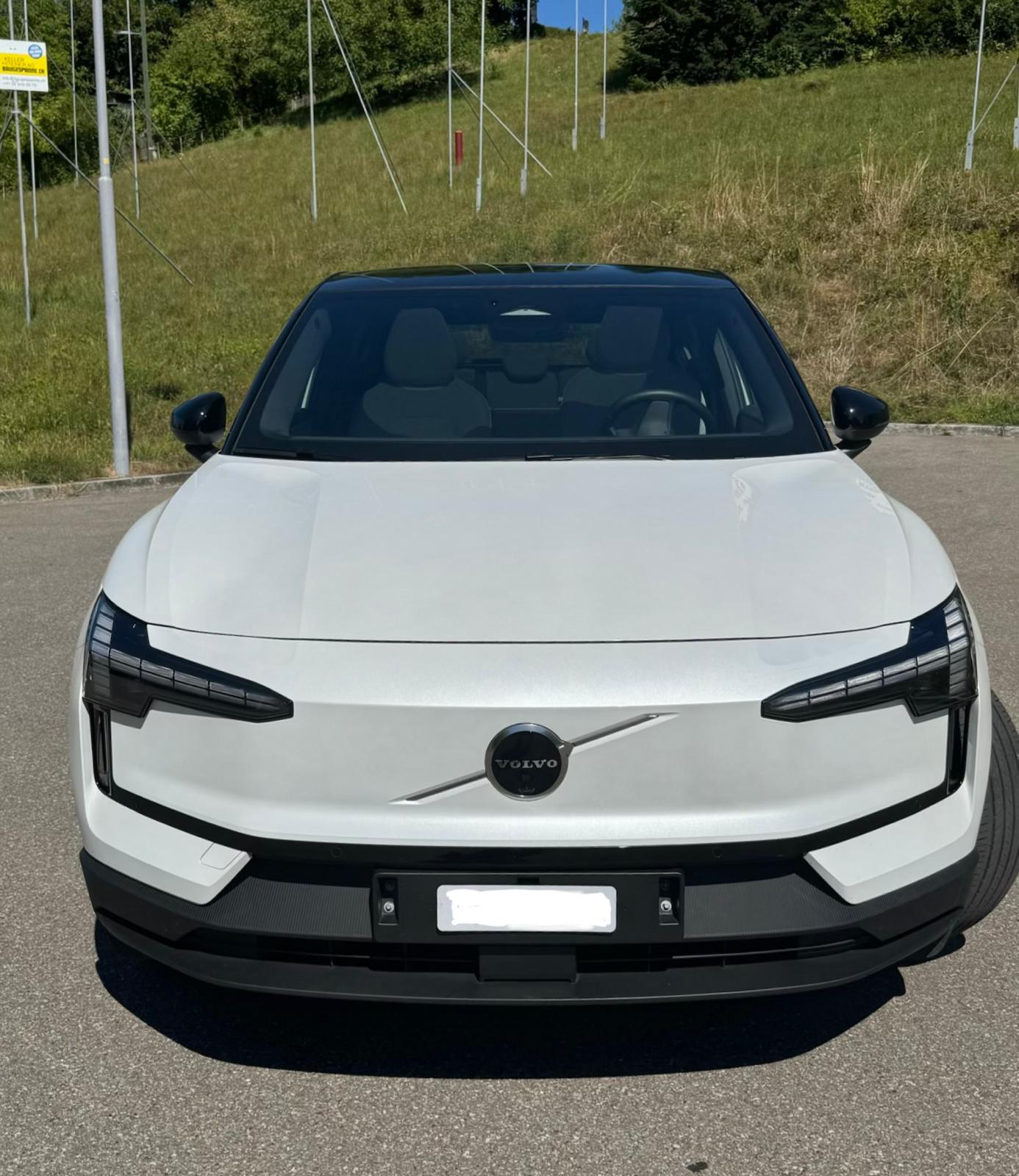 VOLVO EX30 E60 Ultra-image-1