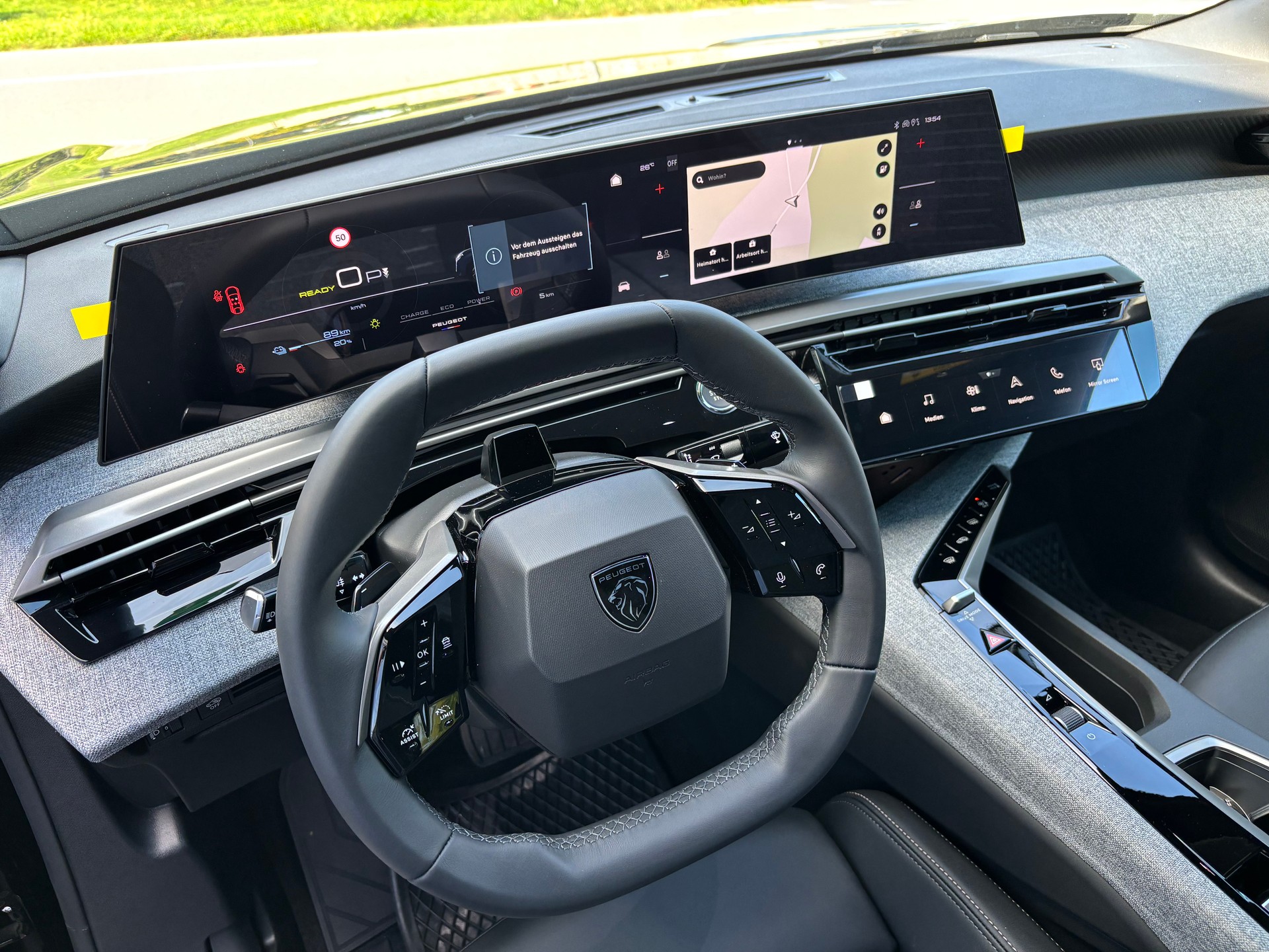 PEUGEOT 3008 73kWh Allure Premium Dual Motor 325 AWD-image-12