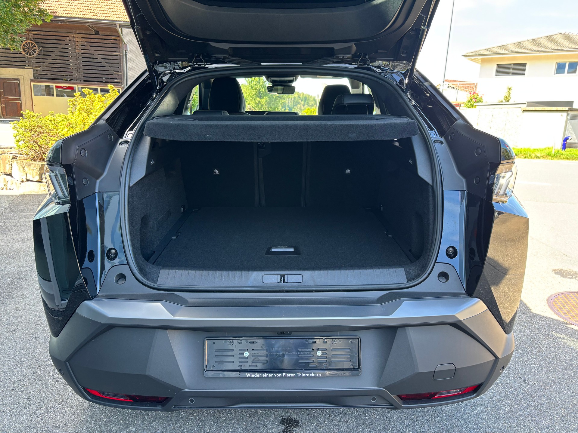 PEUGEOT 3008 73kWh Allure Premium Dual Motor 325 AWD-image-4