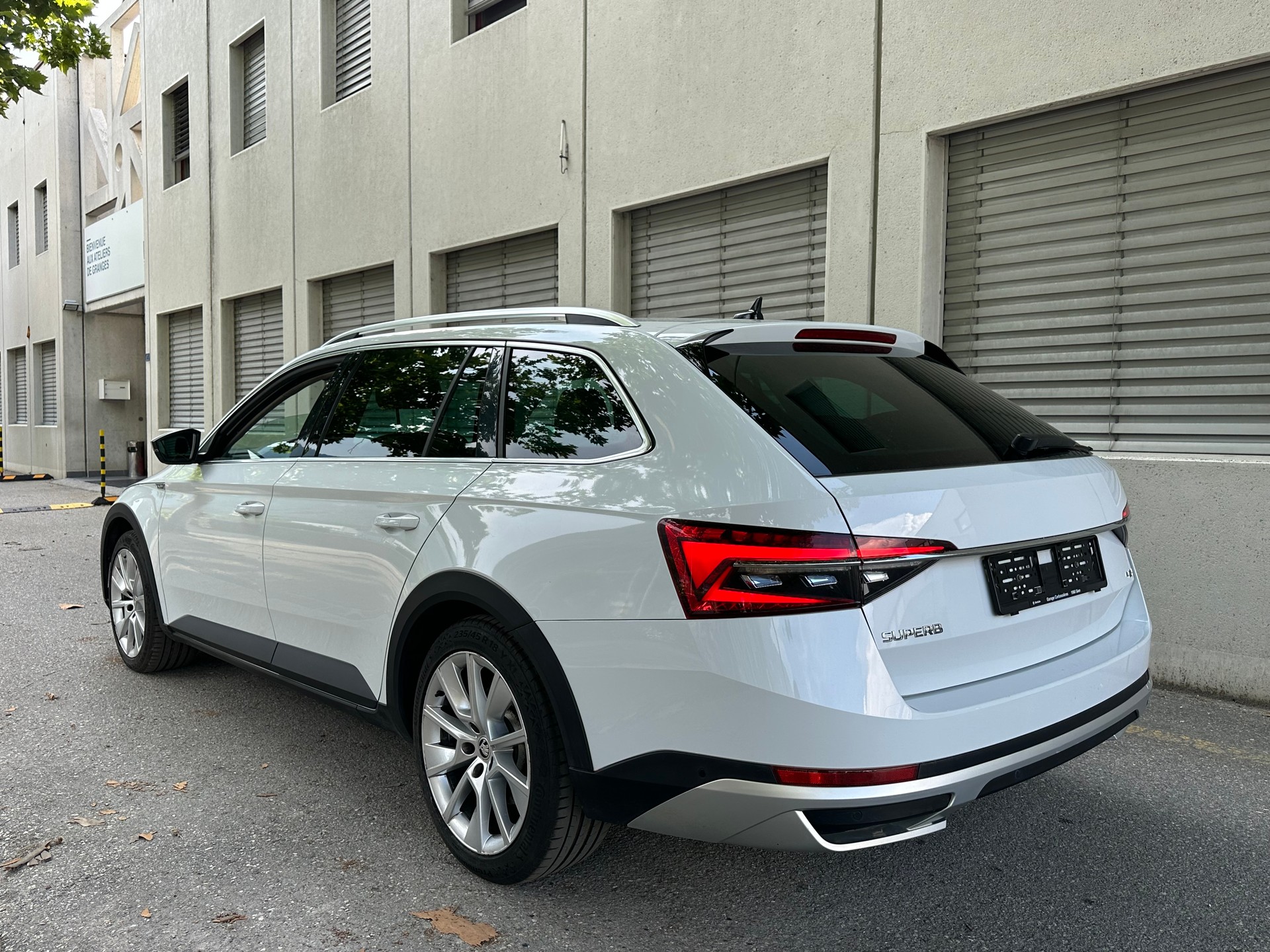 SKODA Superb 2.0 TSI Scout 4x4 DSG-image-4