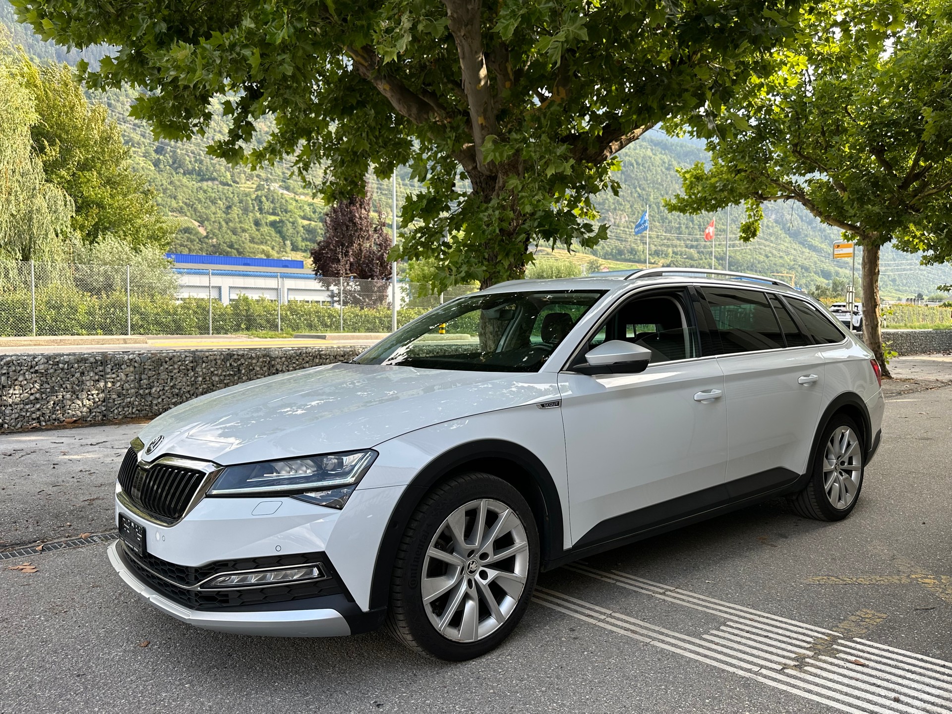SKODA Superb 2.0 TSI Scout 4x4 DSG-image-1