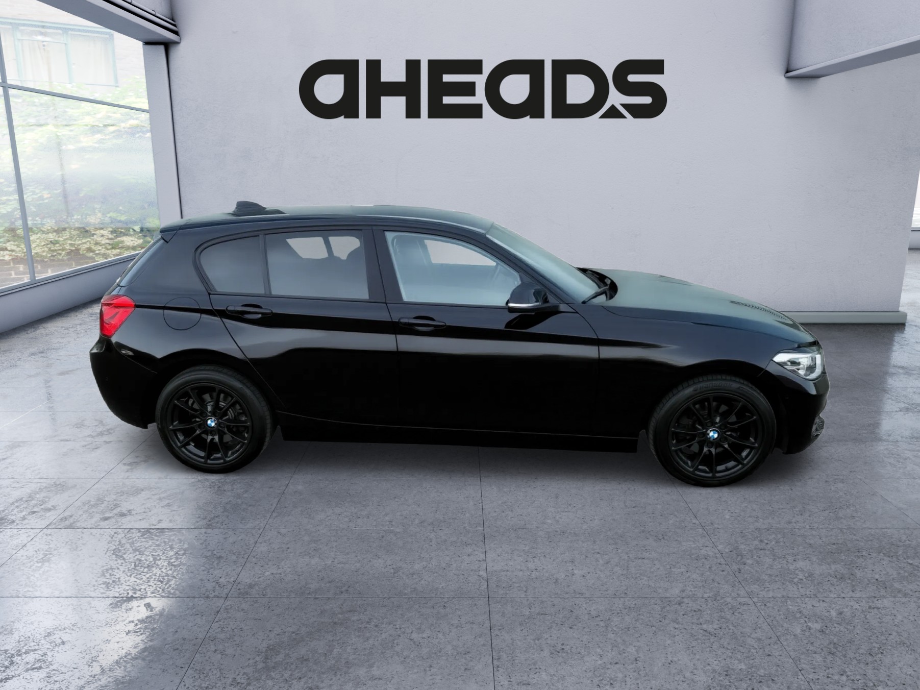 BMW 120d xDrive Essential Edition Steptronic-showroom-element-3