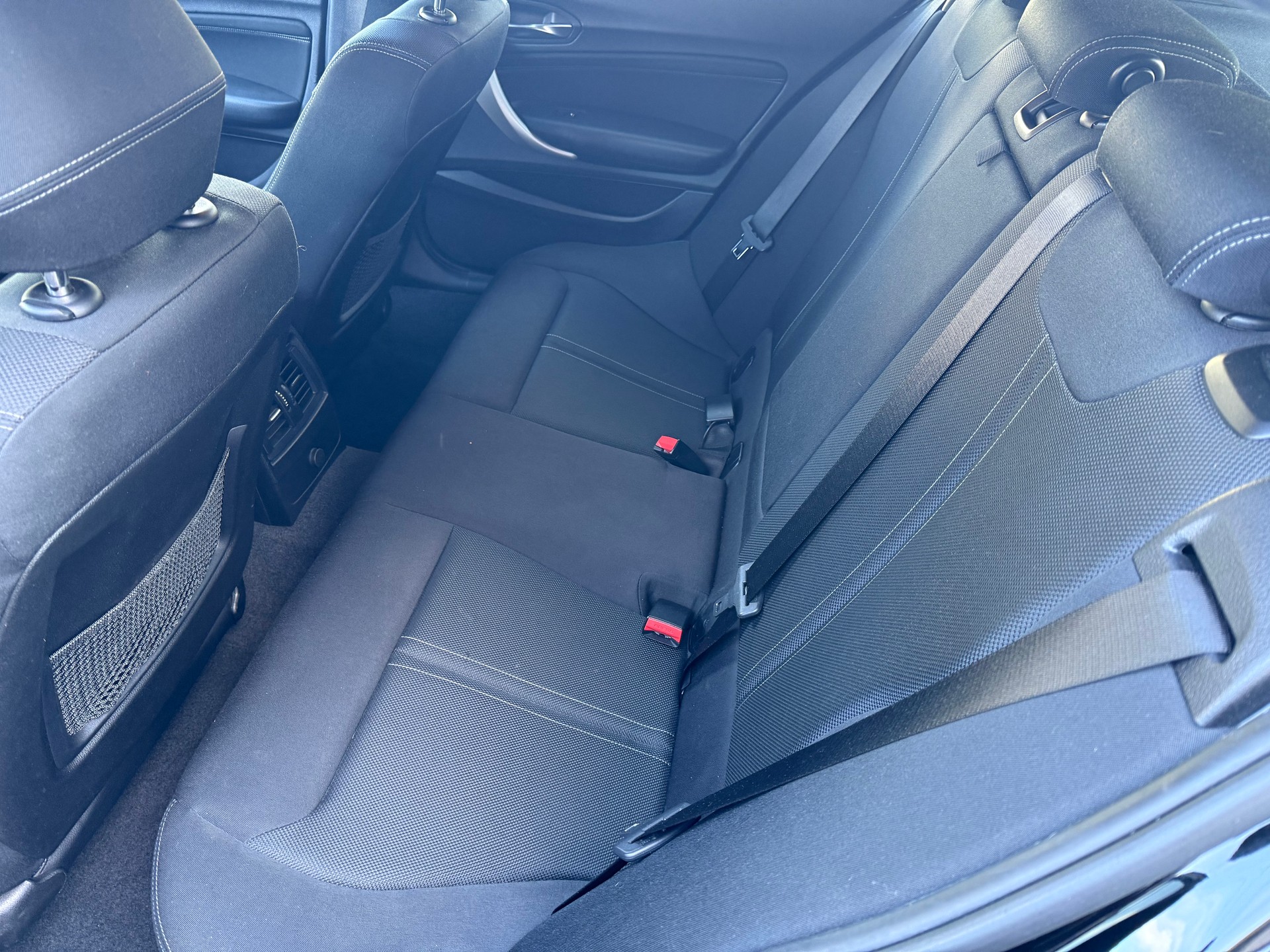 BMW 120d xDrive Essential Edition Steptronic-image-10