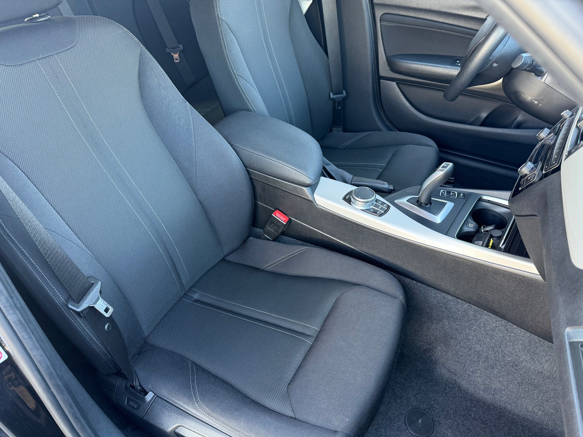 BMW 120d xDrive Essential Edition Steptronic-image-13