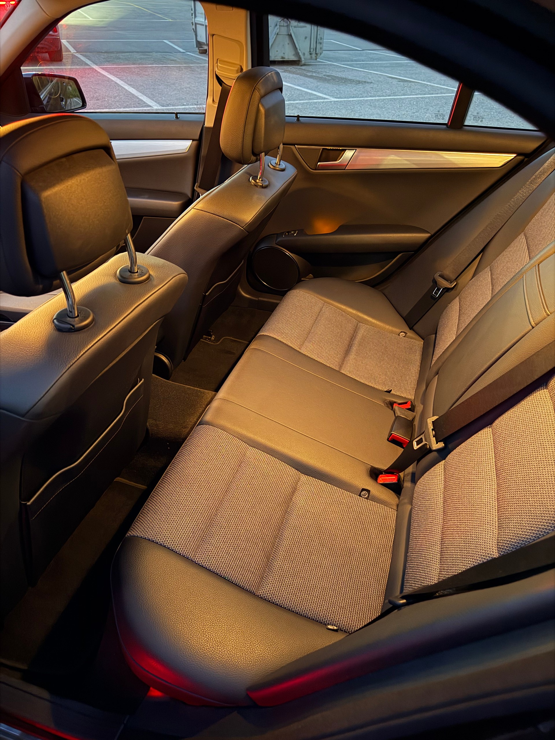 MERCEDES-BENZ C 250 4 matic-image-4