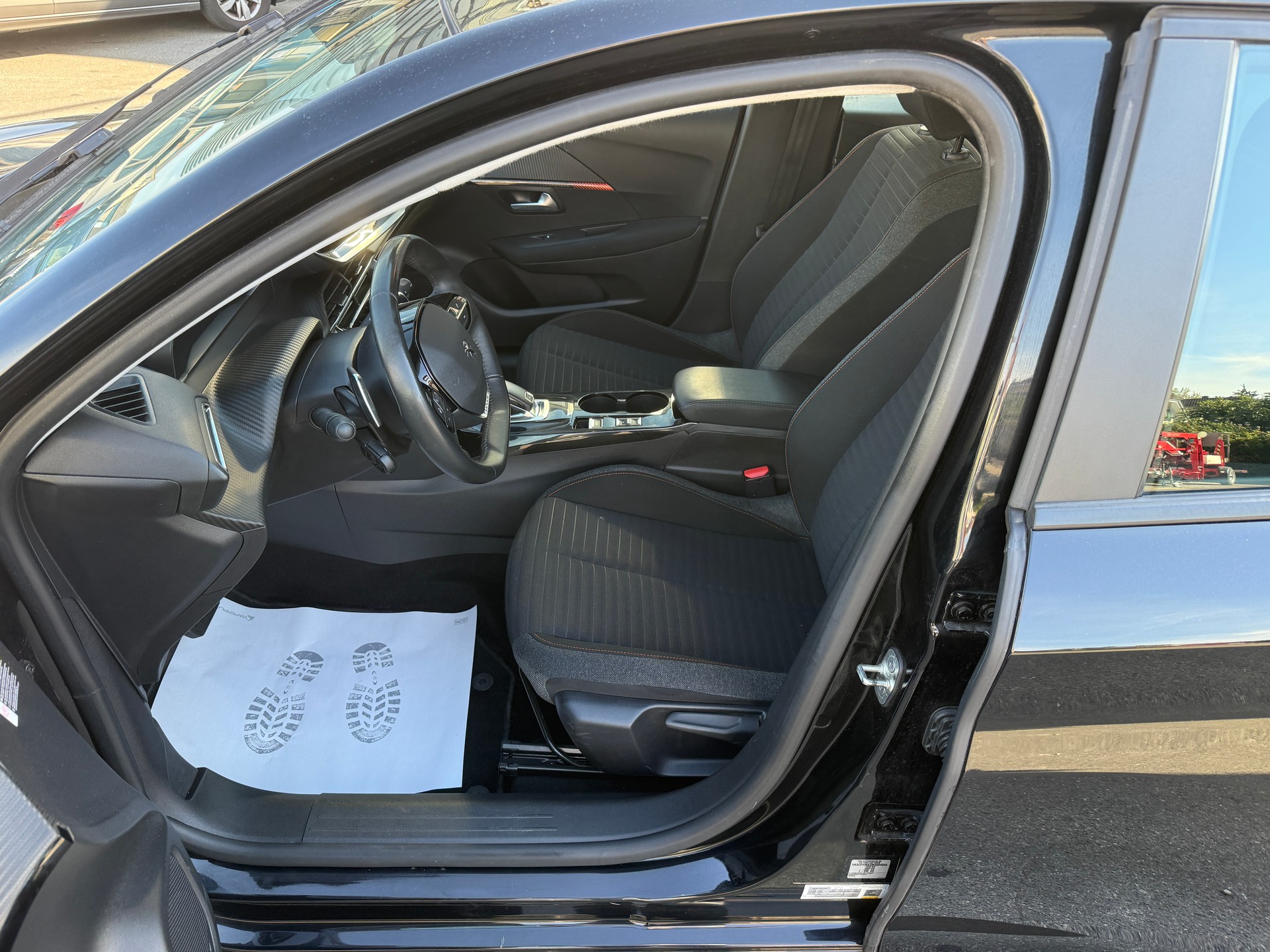 PEUGEOT 208 1.2 PureTech Active Pack EAT8-image-7