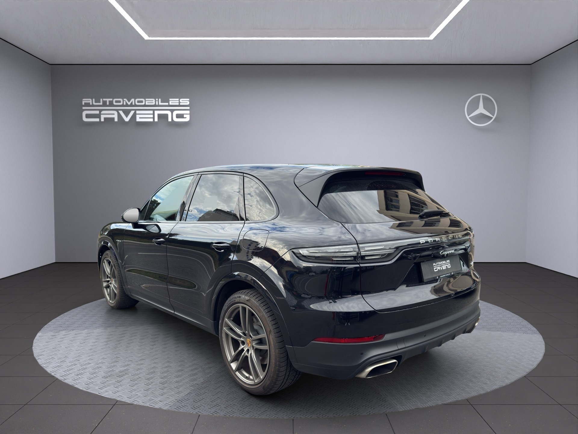 PORSCHE Cayenne E-Hybrid-showroom-element-2