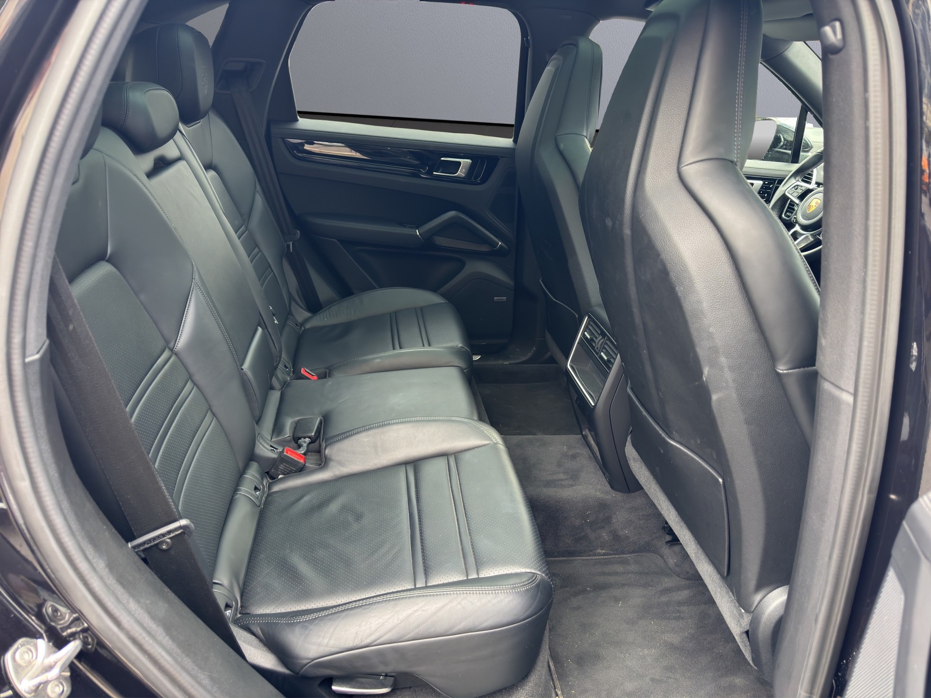 PORSCHE Cayenne E-Hybrid-image-13