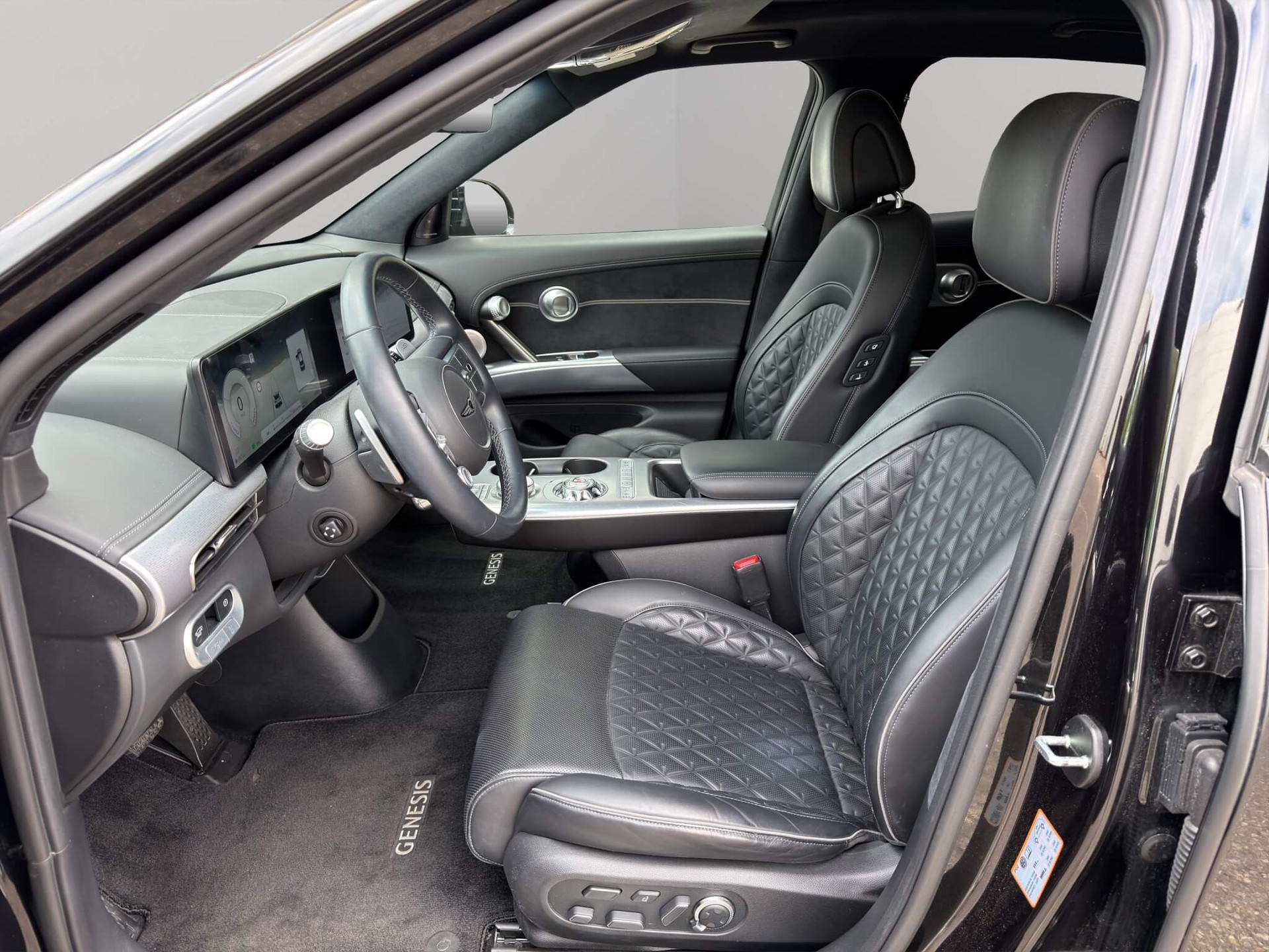 GENESIS GV60 Dual Motor Sport AWD-image-6