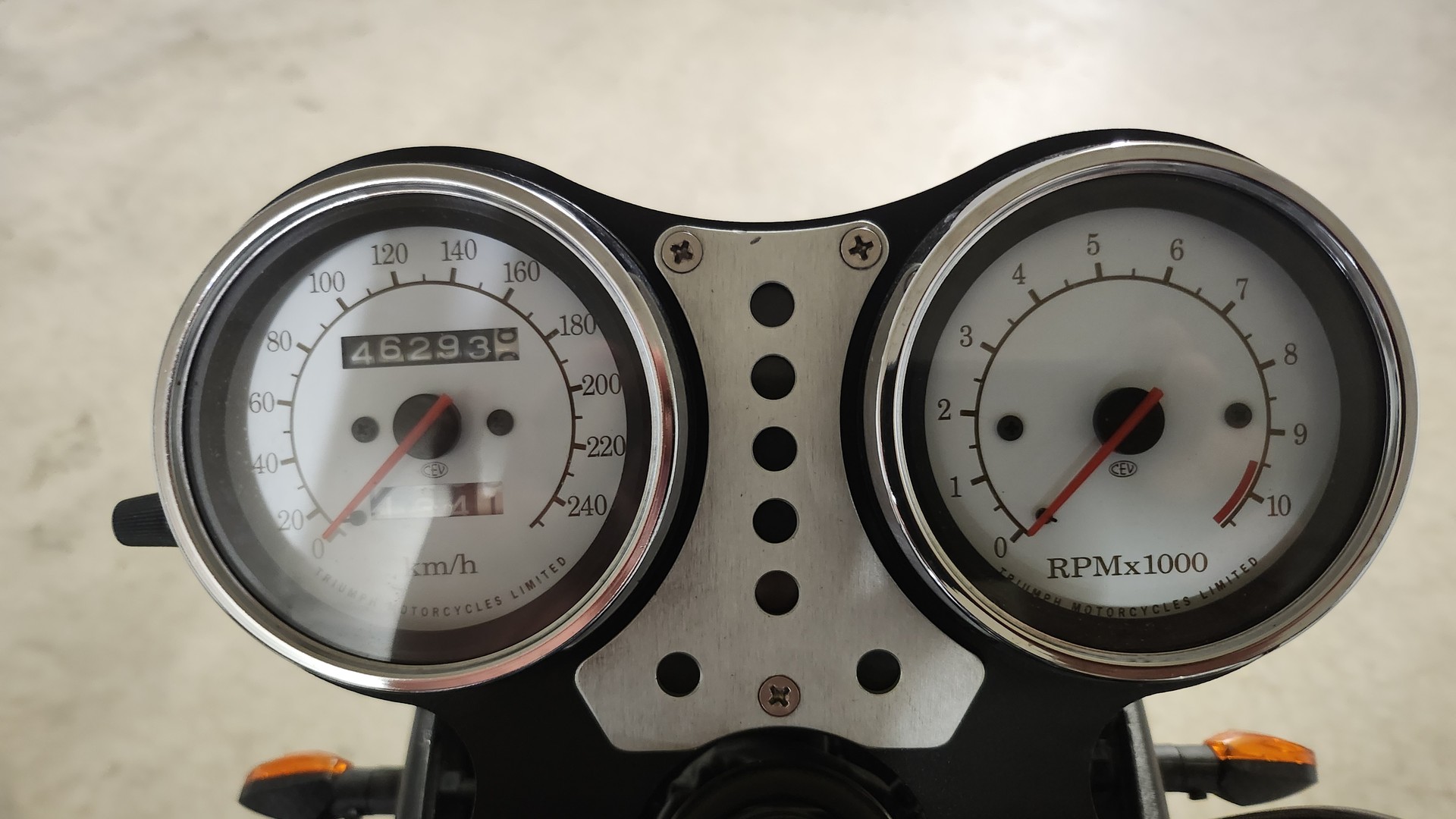 TRIUMPH Speed Triple 900-image-2