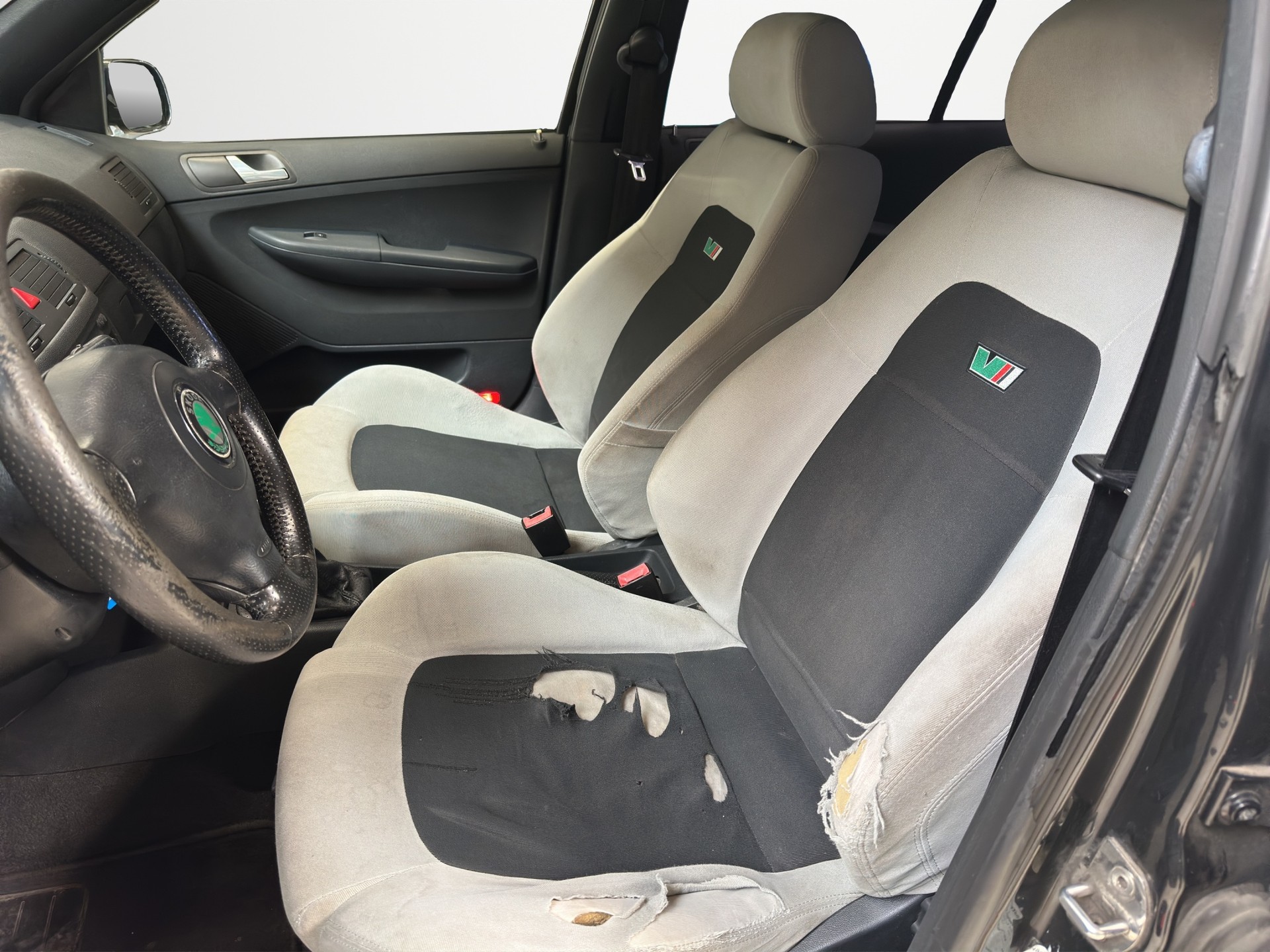 SKODA Fabia 1.9 TDI RS-image-8