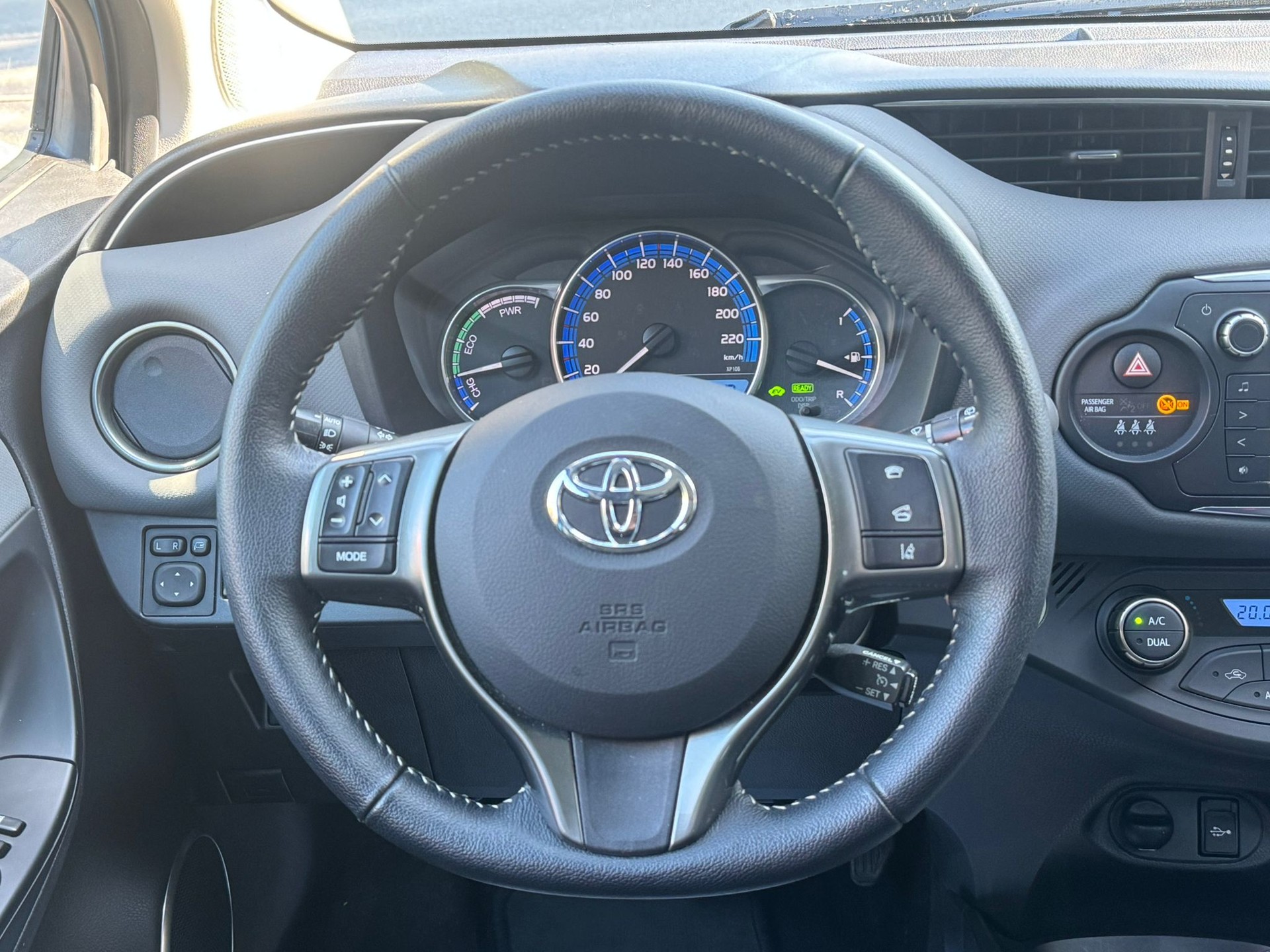 TOYOTA Yaris 1.5 VVT-i Hybrid Sol Premium e-CVT-image-6