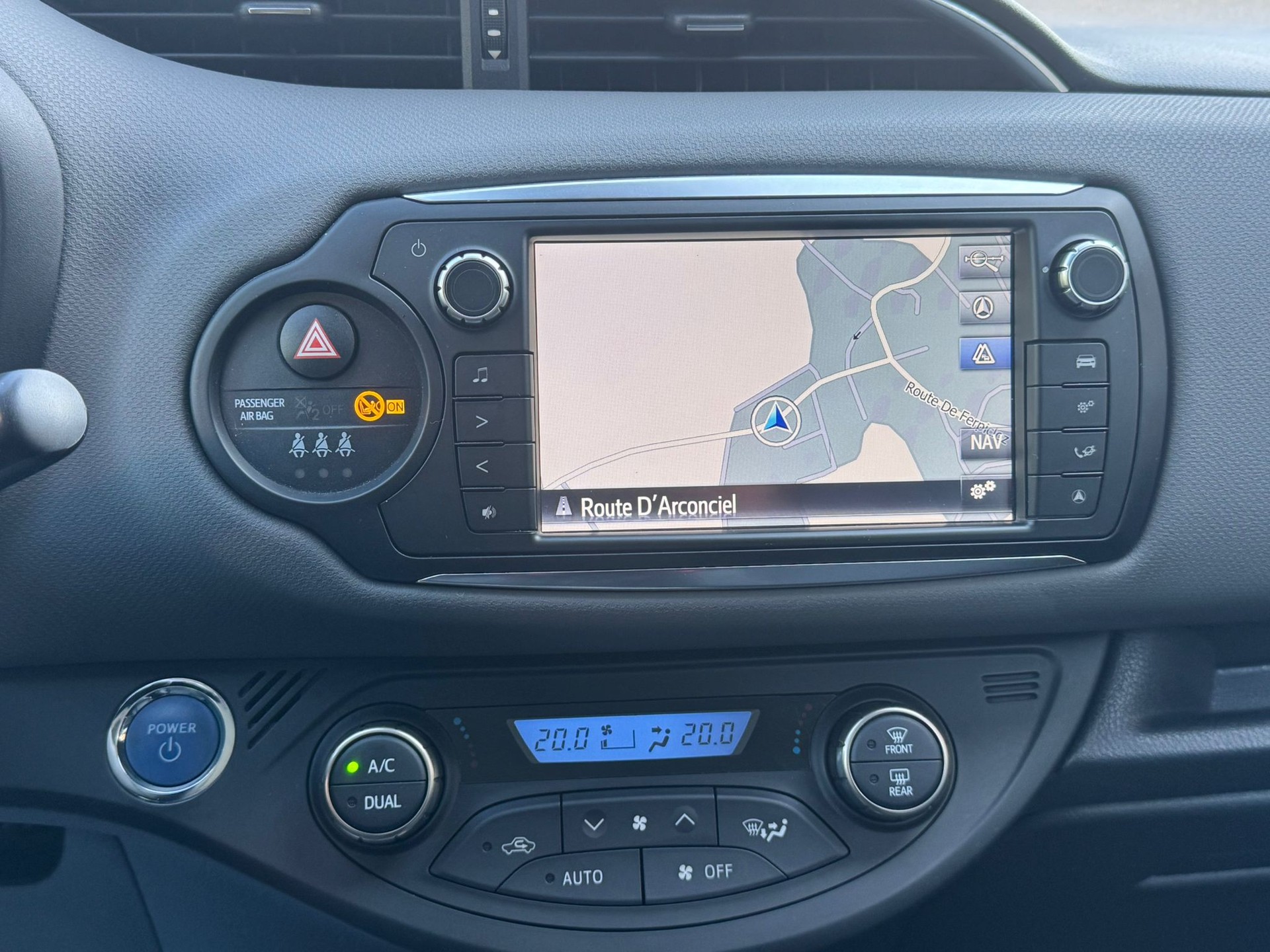 TOYOTA Yaris 1.5 VVT-i Hybrid Sol Premium e-CVT-image-9