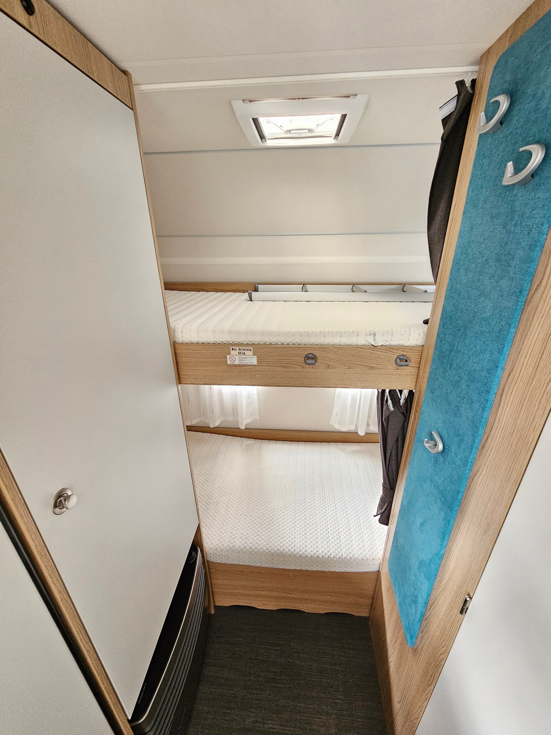 DETHLEFFS Aero 500 Qsk mit Kajüttenbett, Doppelbett, Mover!-image-11