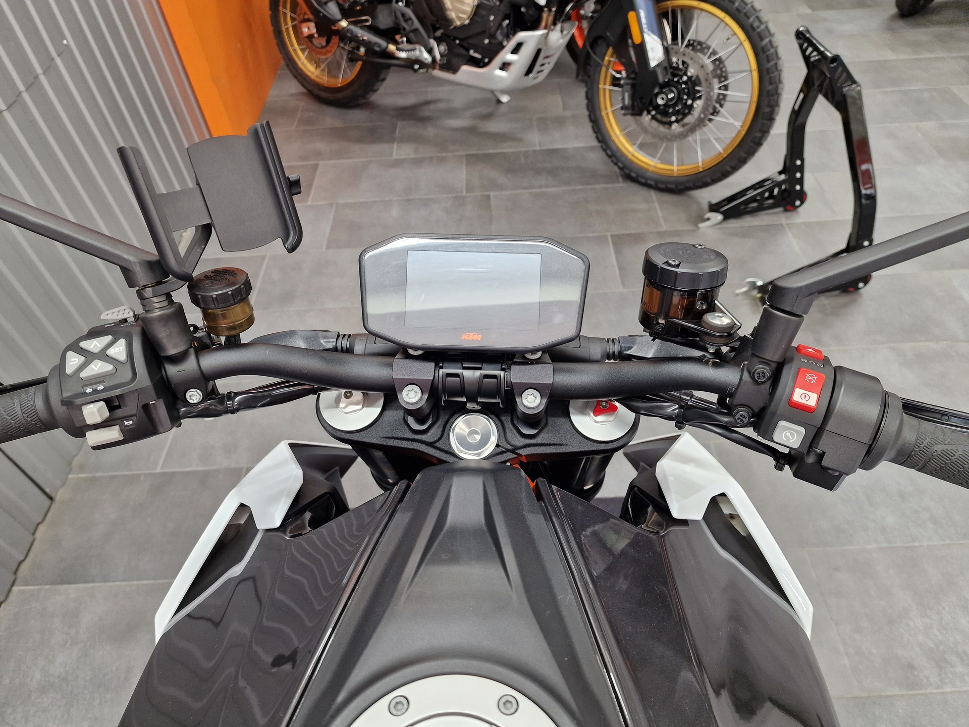 KTM 1290 Super Duke R-image-9