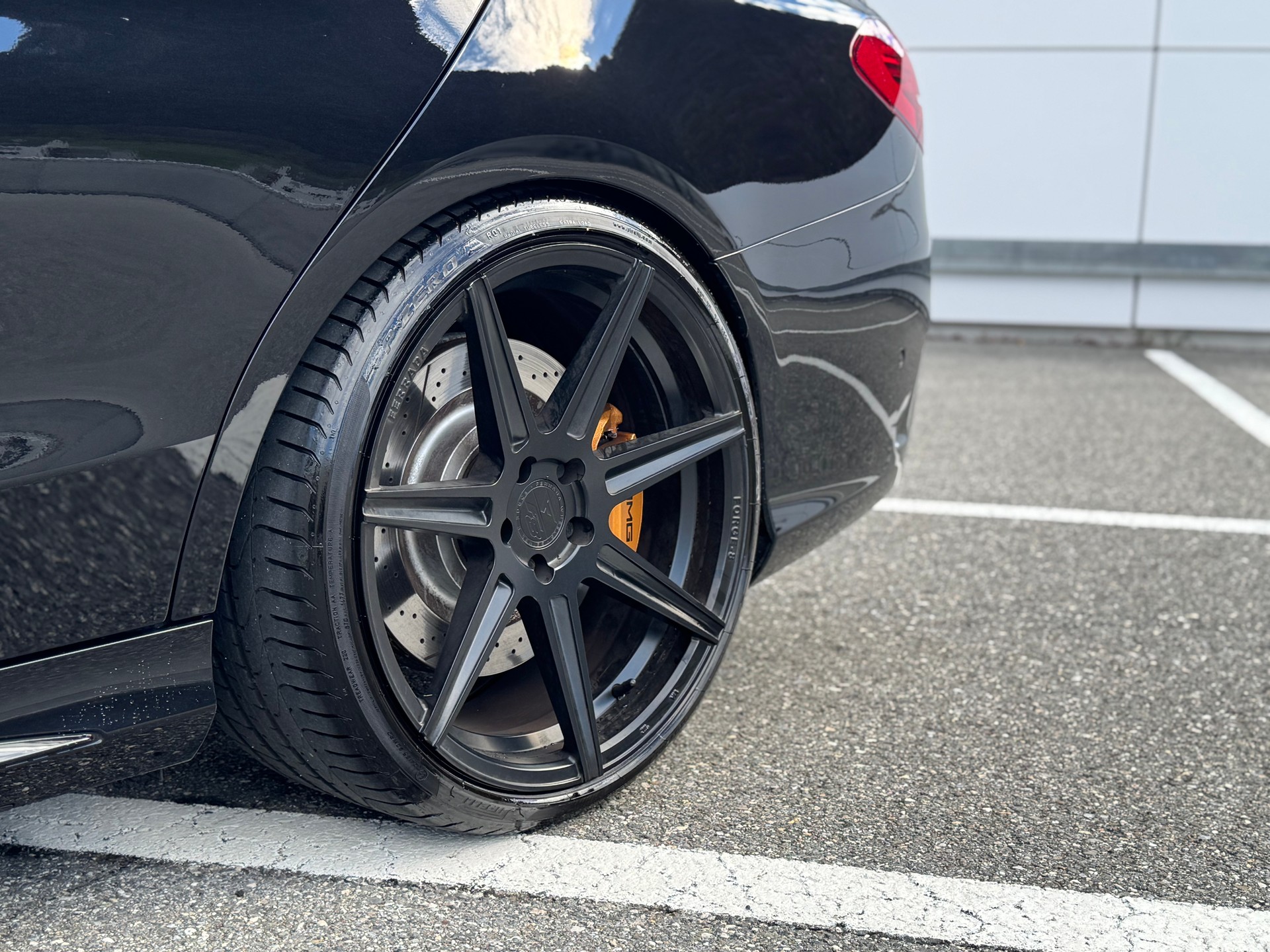 MERCEDES-BENZ C 63 S AMG Yellow Night Edition-image-11