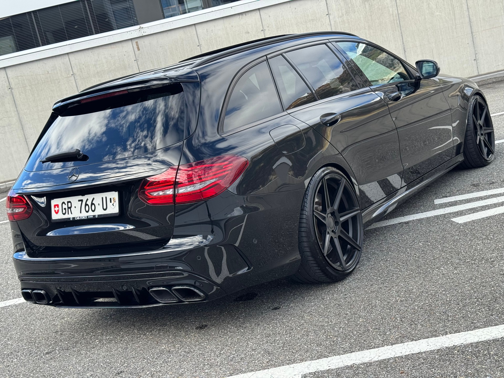 MERCEDES-BENZ C 63 S AMG Yellow Night Edition-image-5