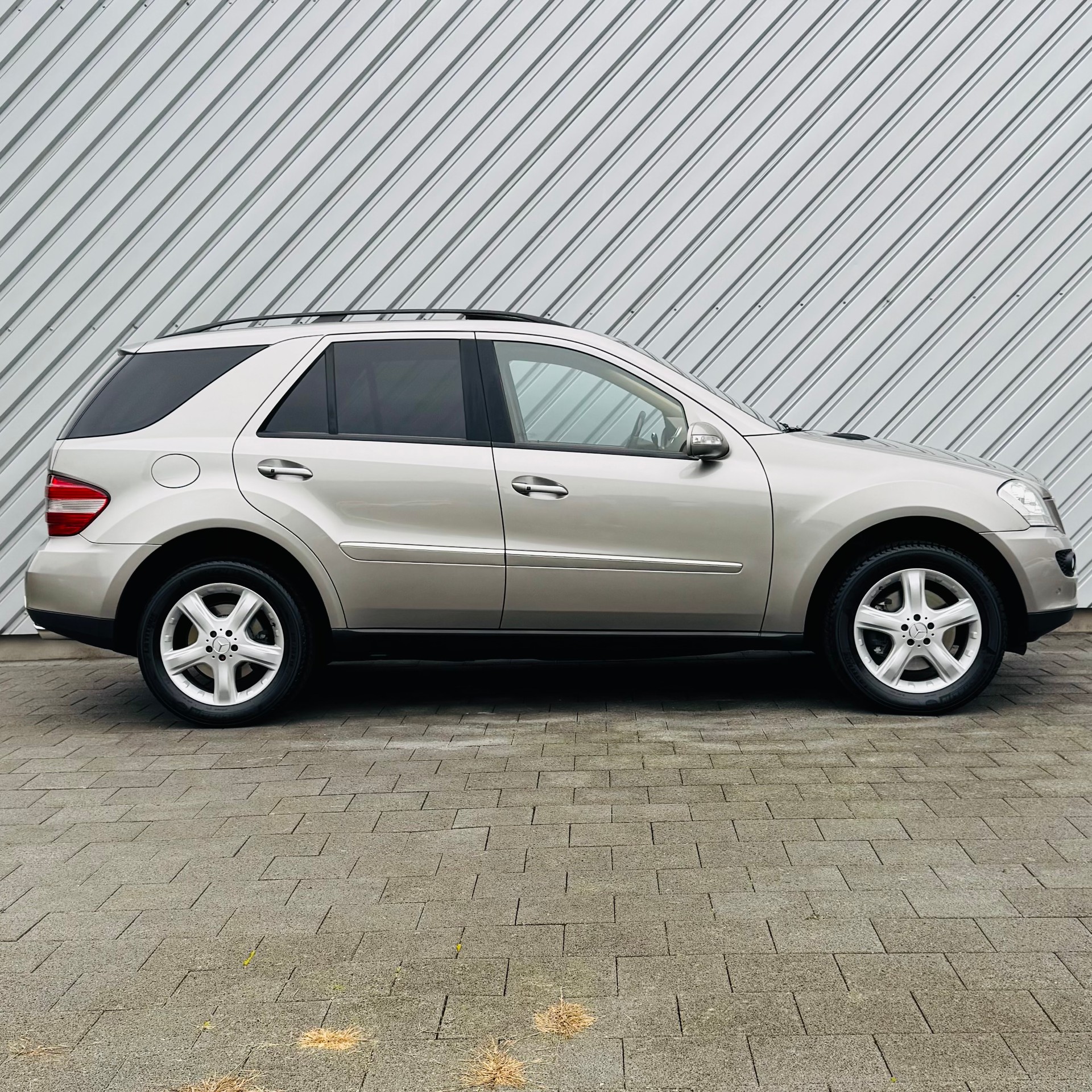 MERCEDES-BENZ ML 500 4Matic 7G-Tronic-showroom-element-1