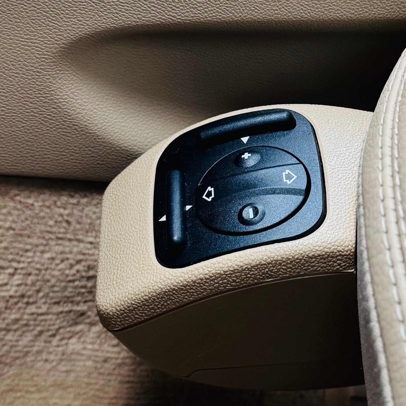 MERCEDES-BENZ ML 500 4Matic 7G-Tronic-image-12