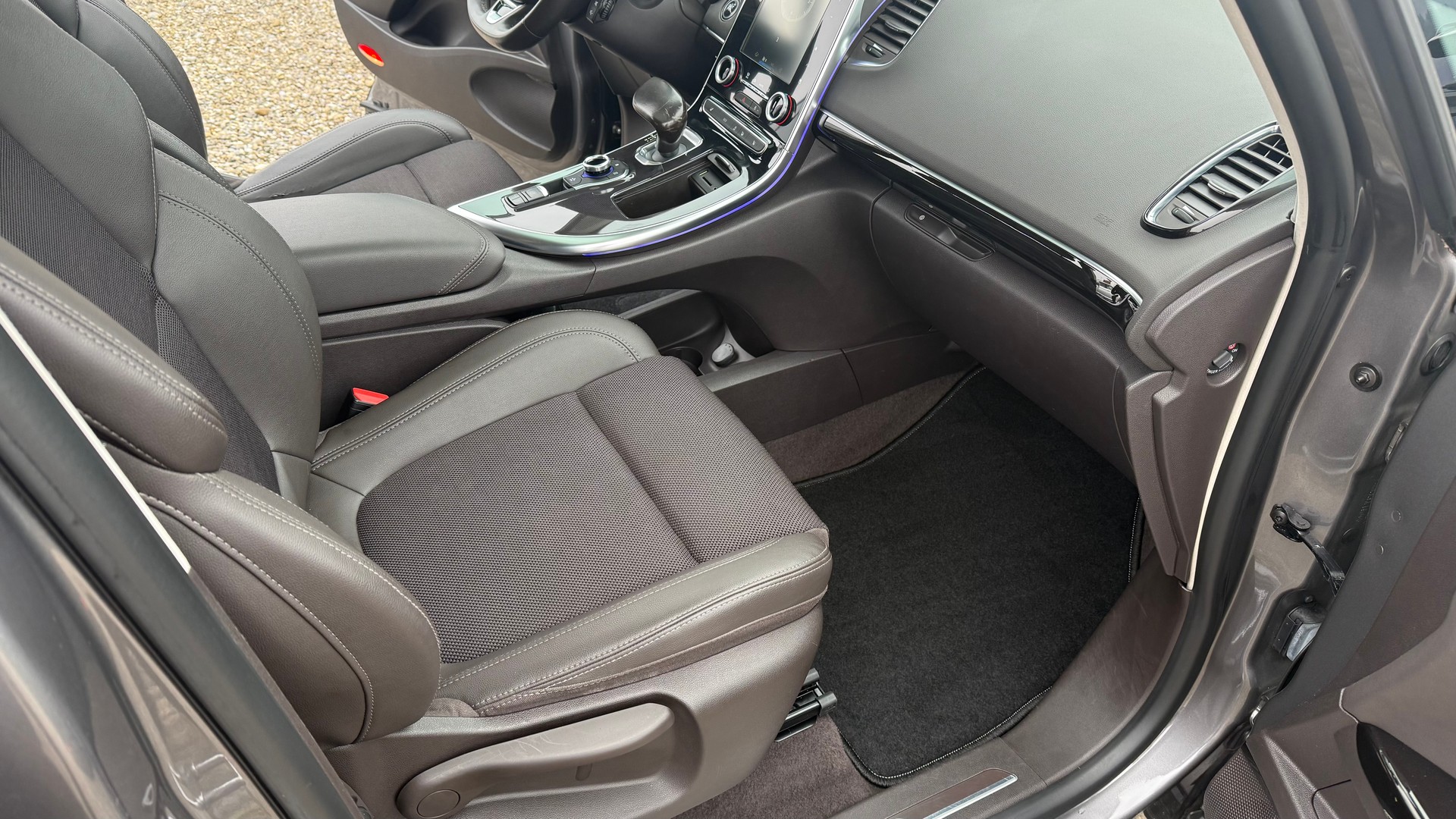 RENAULT Espace 1.6 dCi Intens EDC-image-10