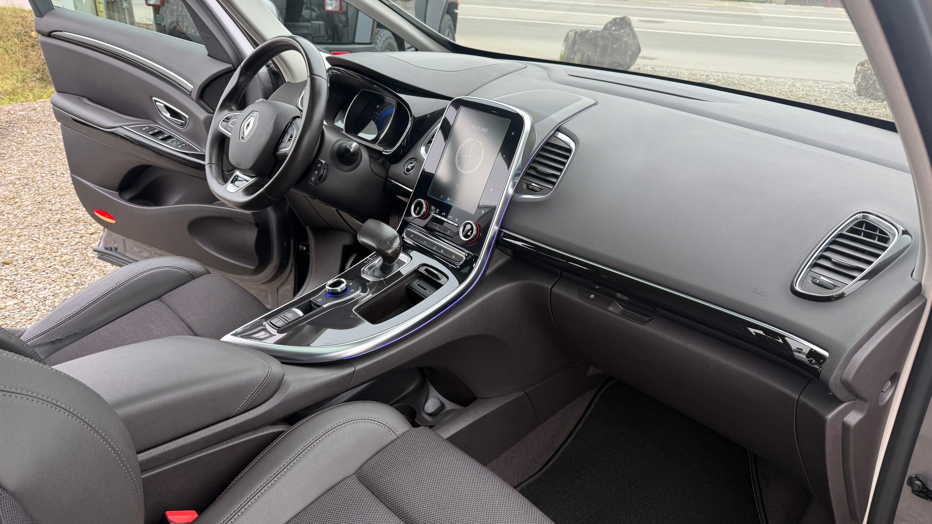 RENAULT Espace 1.6 dCi Intens EDC-image-9
