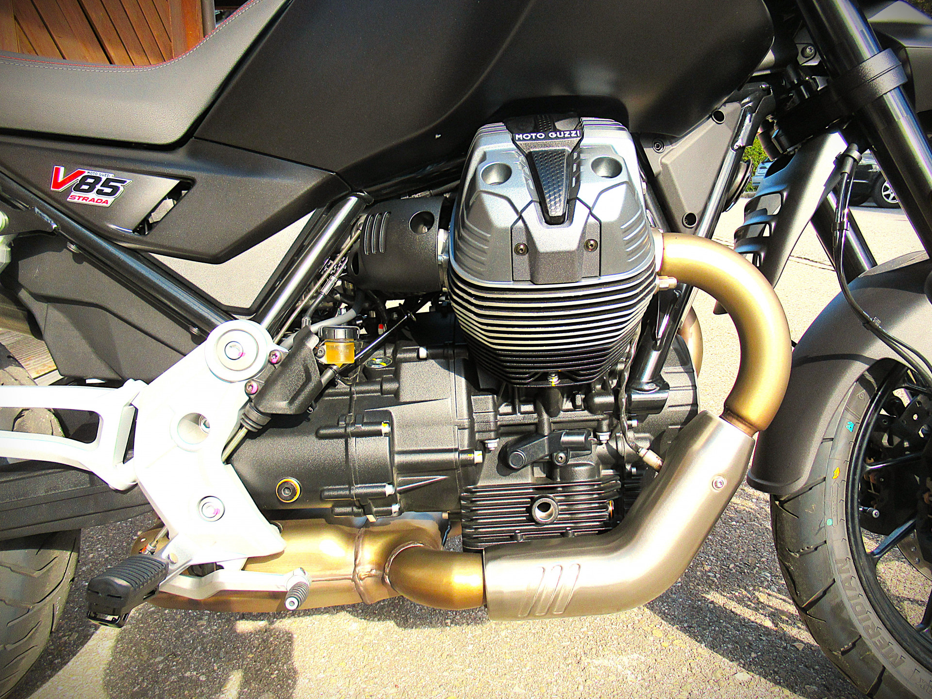 MOTO GUZZI V85 Strada-image-4