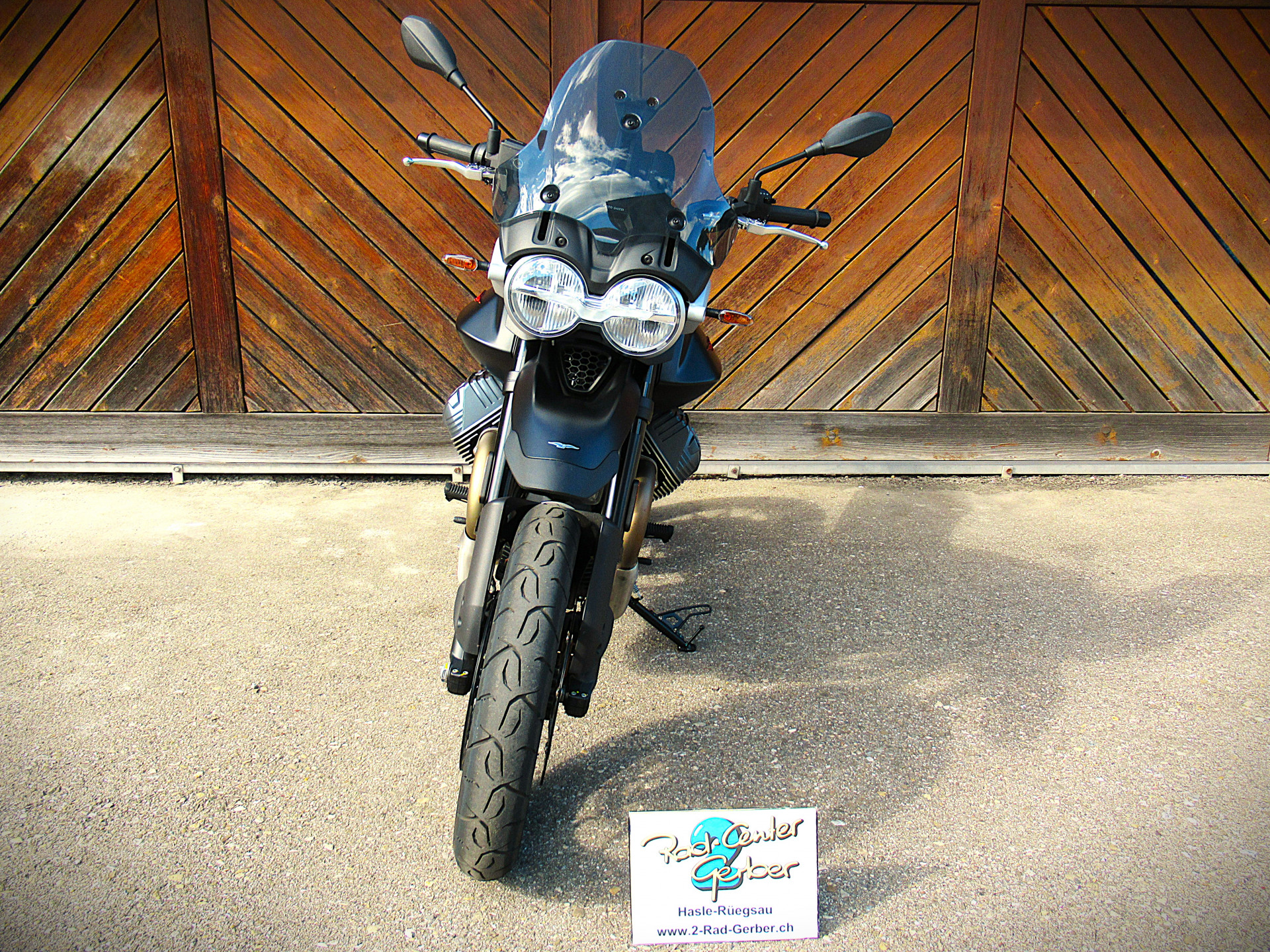 MOTO GUZZI V85 Strada-image-1
