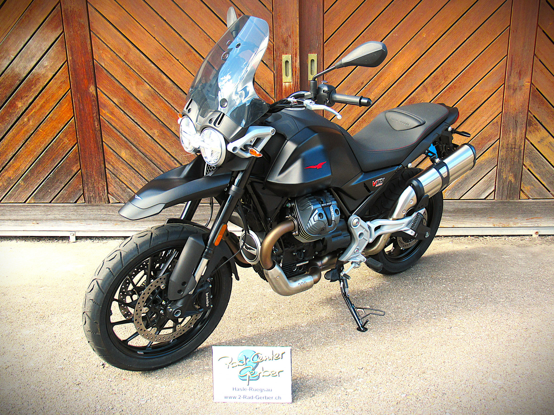 MOTO GUZZI V85 Strada-image-0