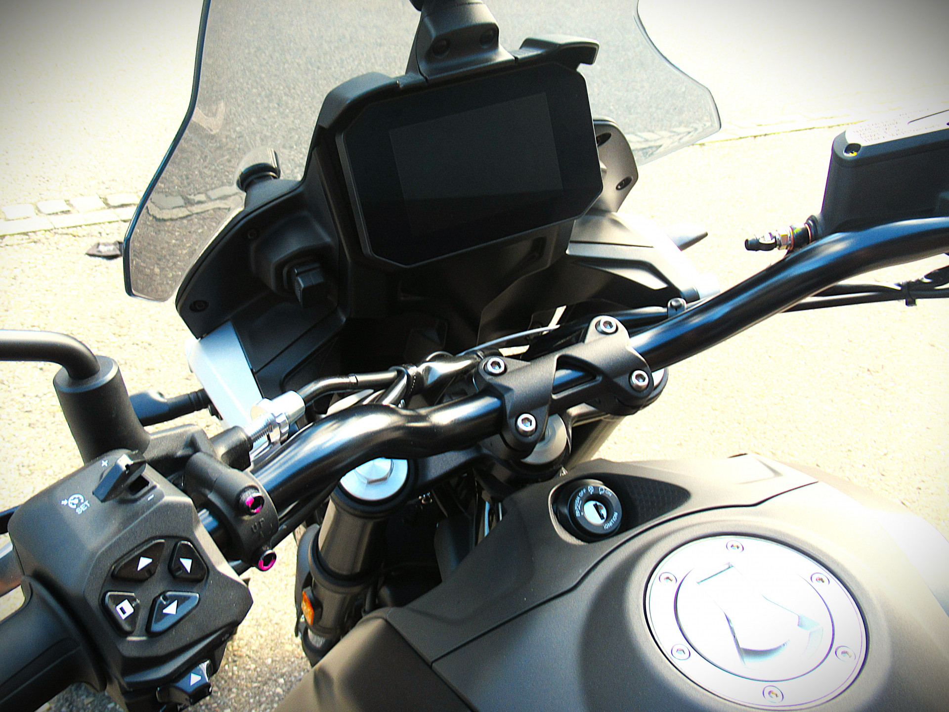 MOTO GUZZI V85 Strada-image-9