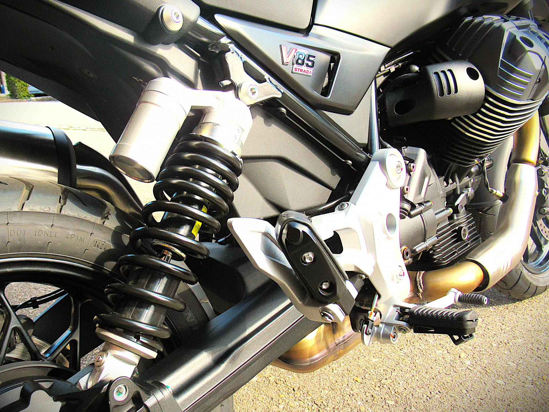 MOTO GUZZI V85 Strada-image-2